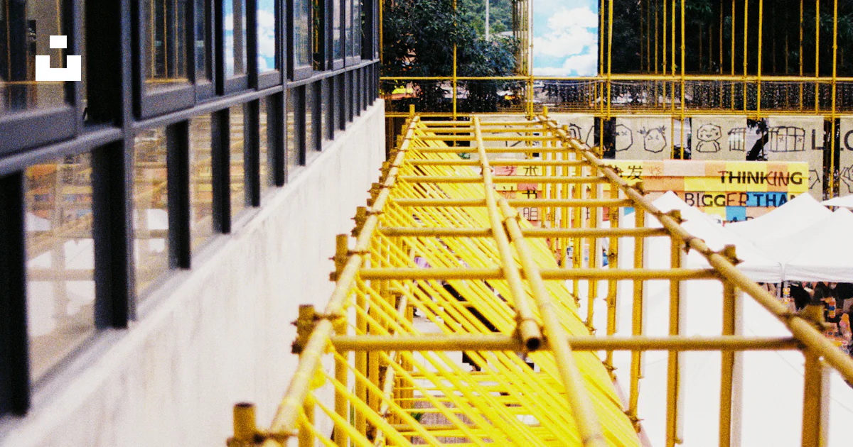 A yellow metal railing photo – Free Tianhe district Image on Unsplash