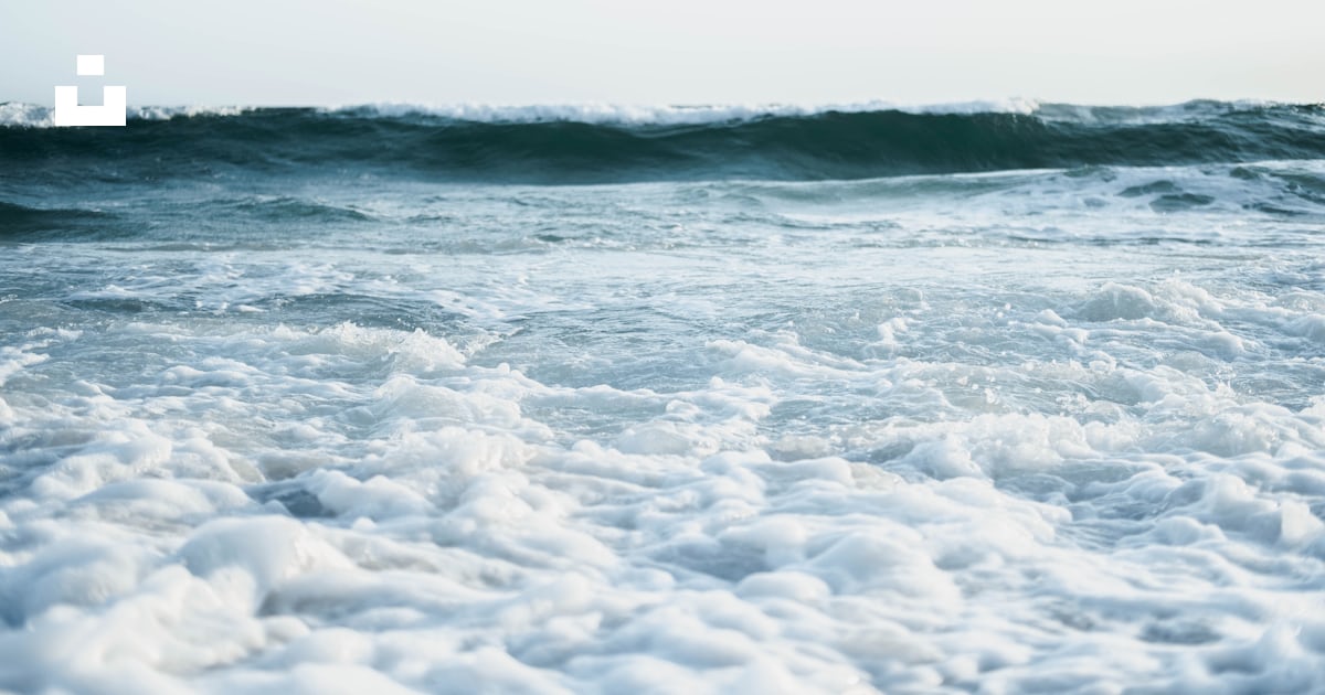Waves on a body of water photo – Free Panama city beach Image on Unsplash