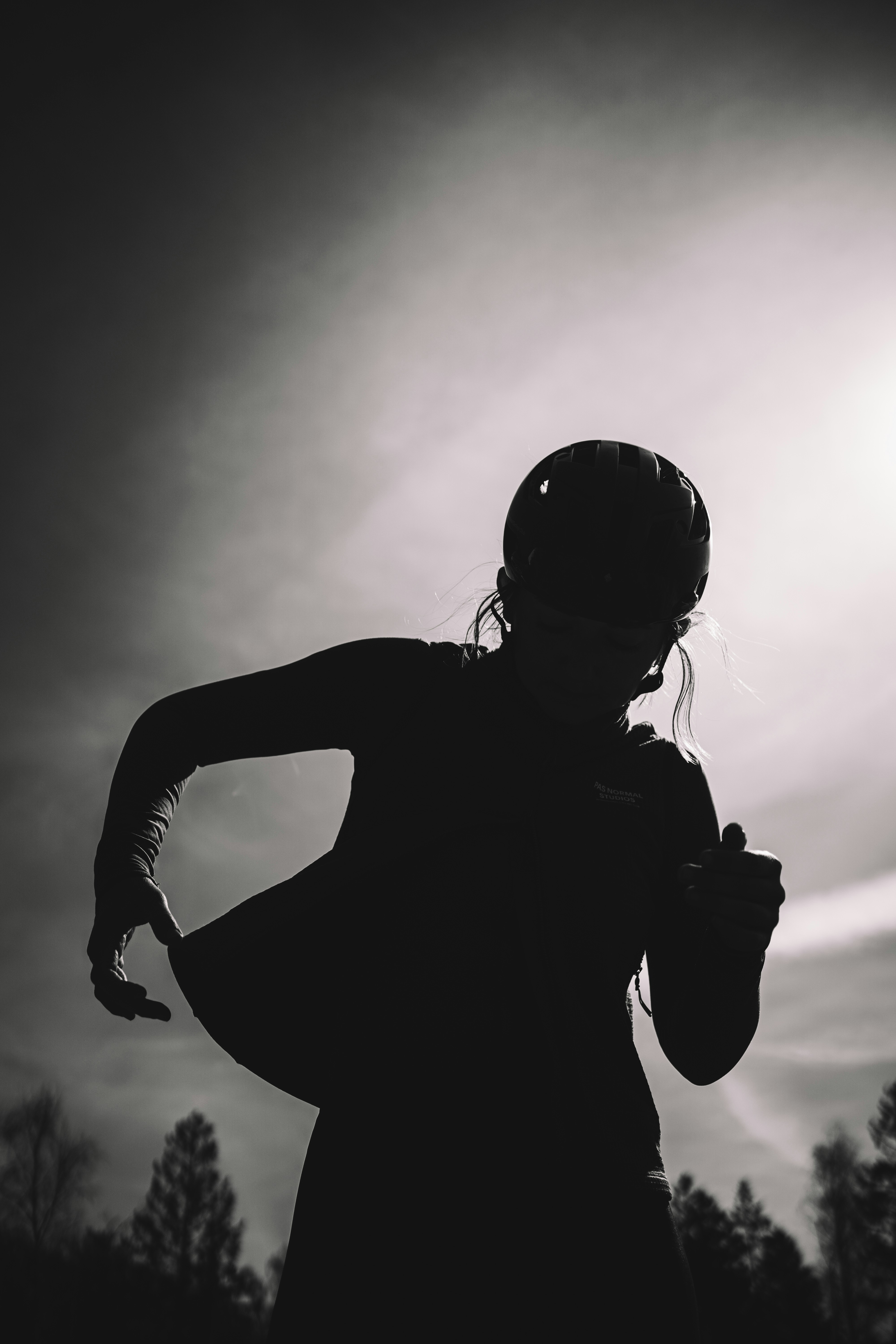 a person with the arms out