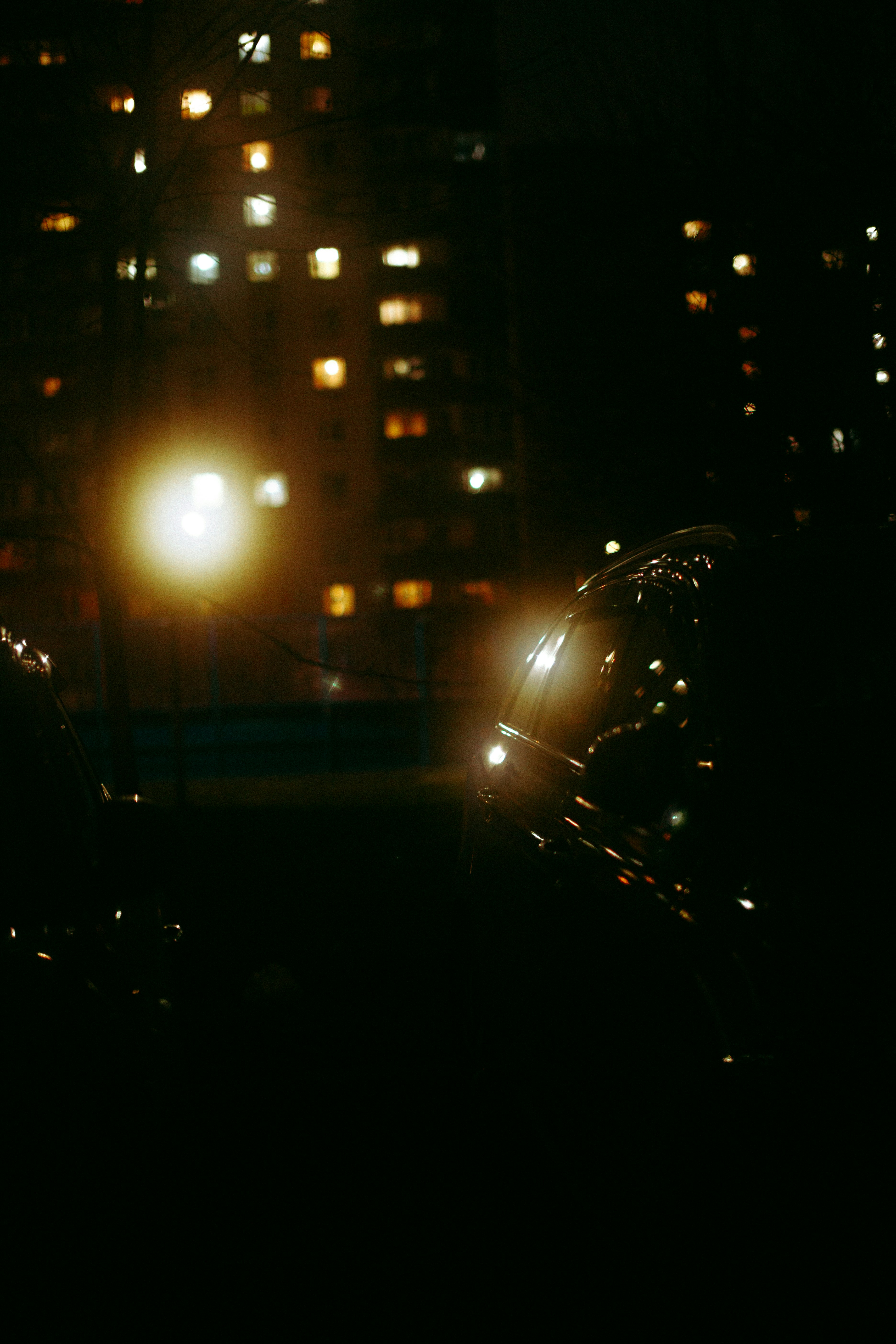 Un grupo de luces en la oscuridad