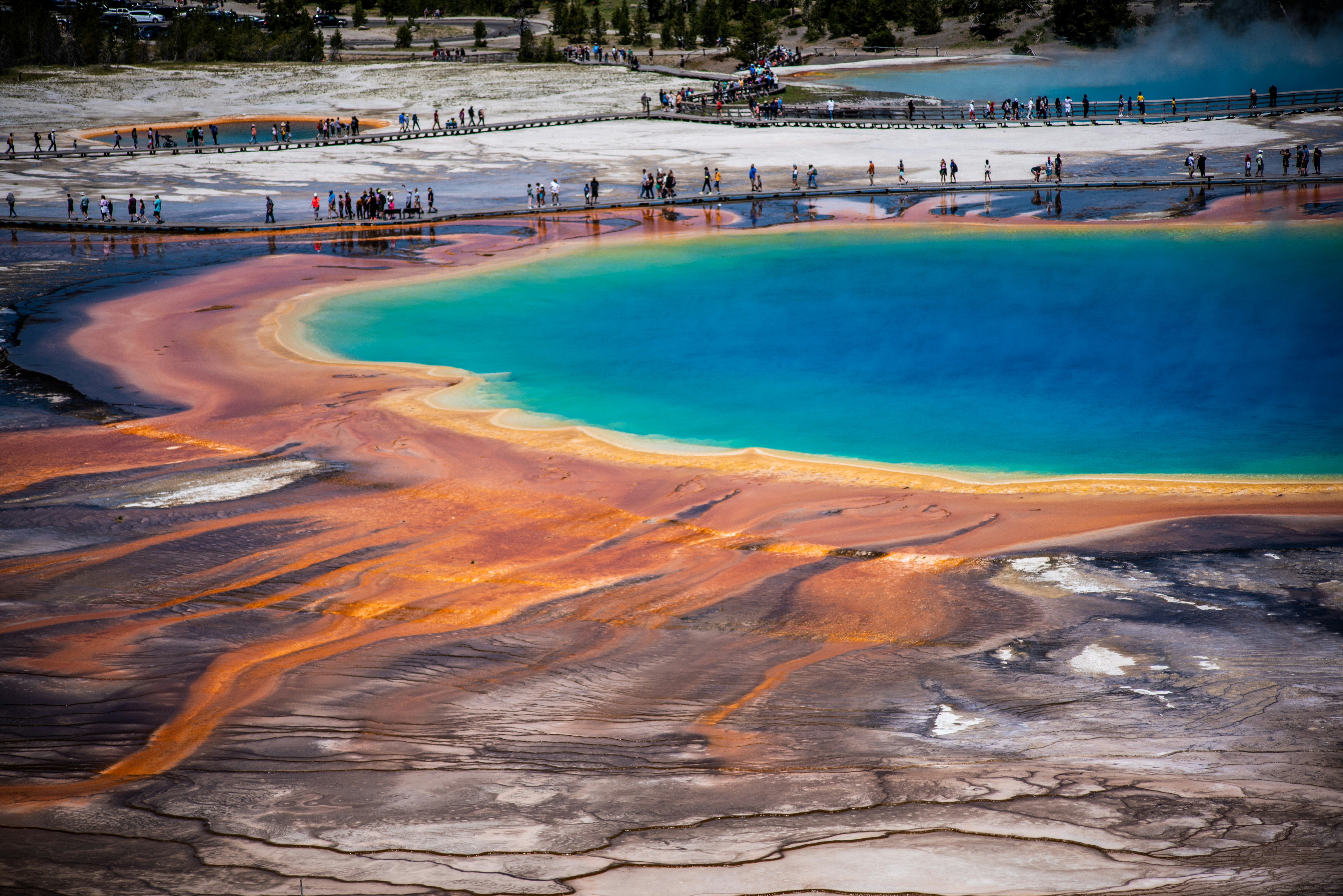 a-large-pool-of-water-photo-free-grand-prismatic-spring-image-on-unsplash