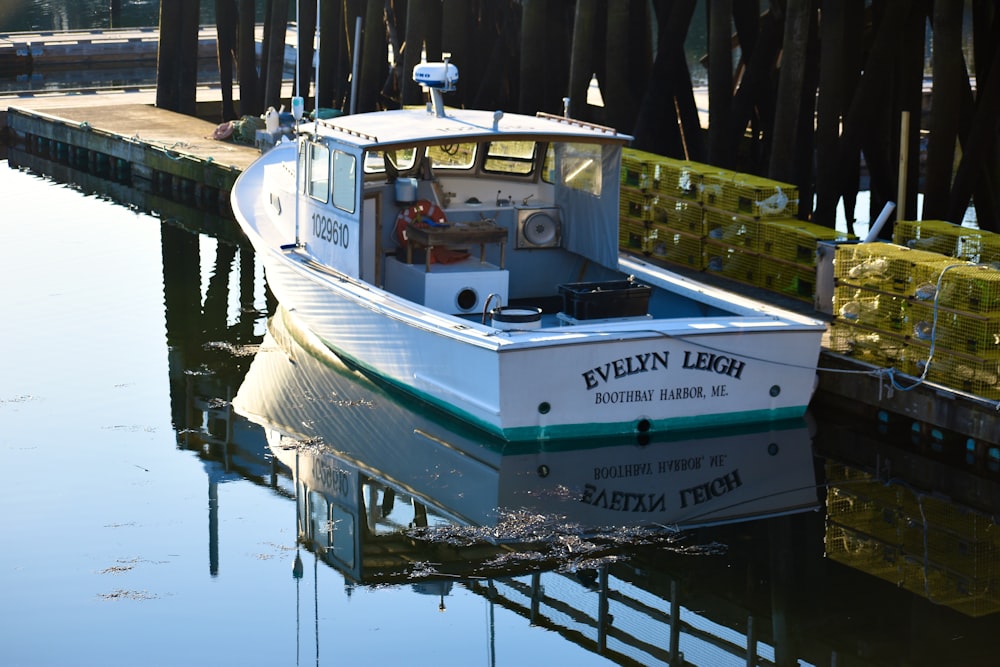 Un barco en el agua