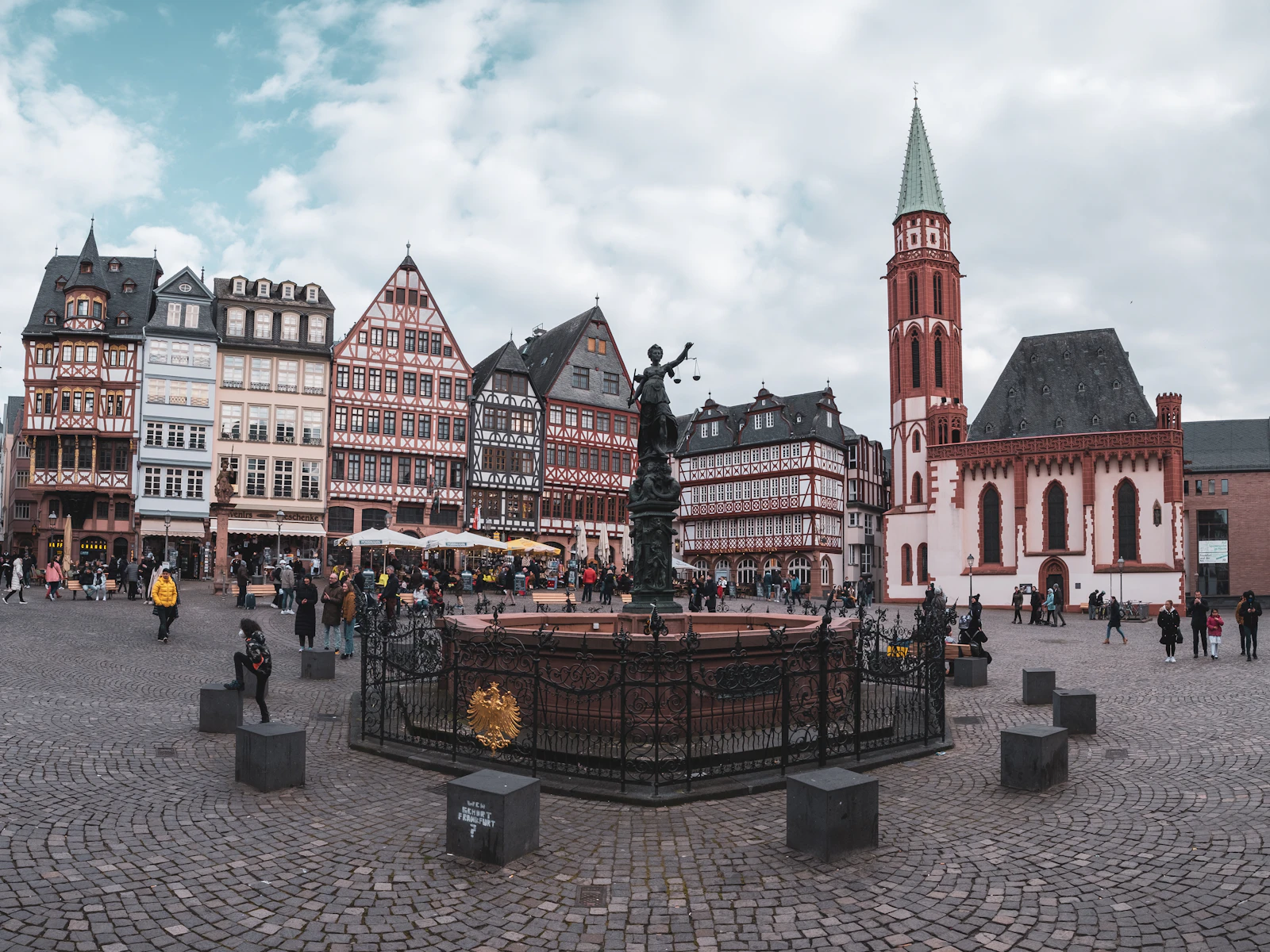 Frankfurt Old Town History Walk from Römerberg to the Cathedral