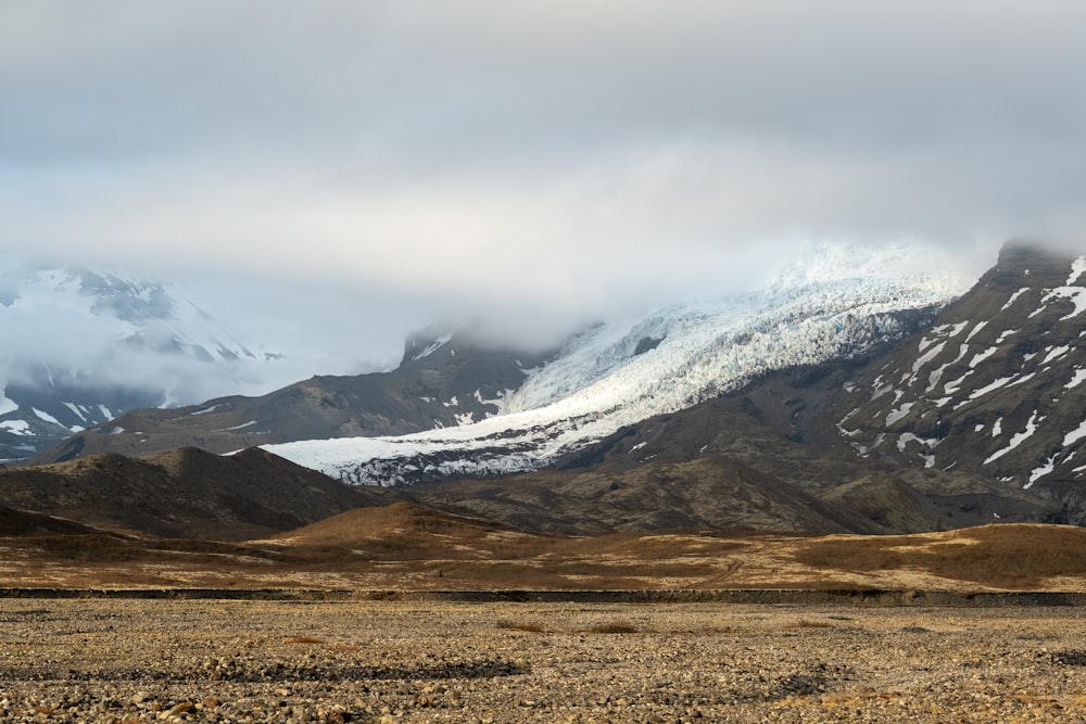 a snowy mountain range