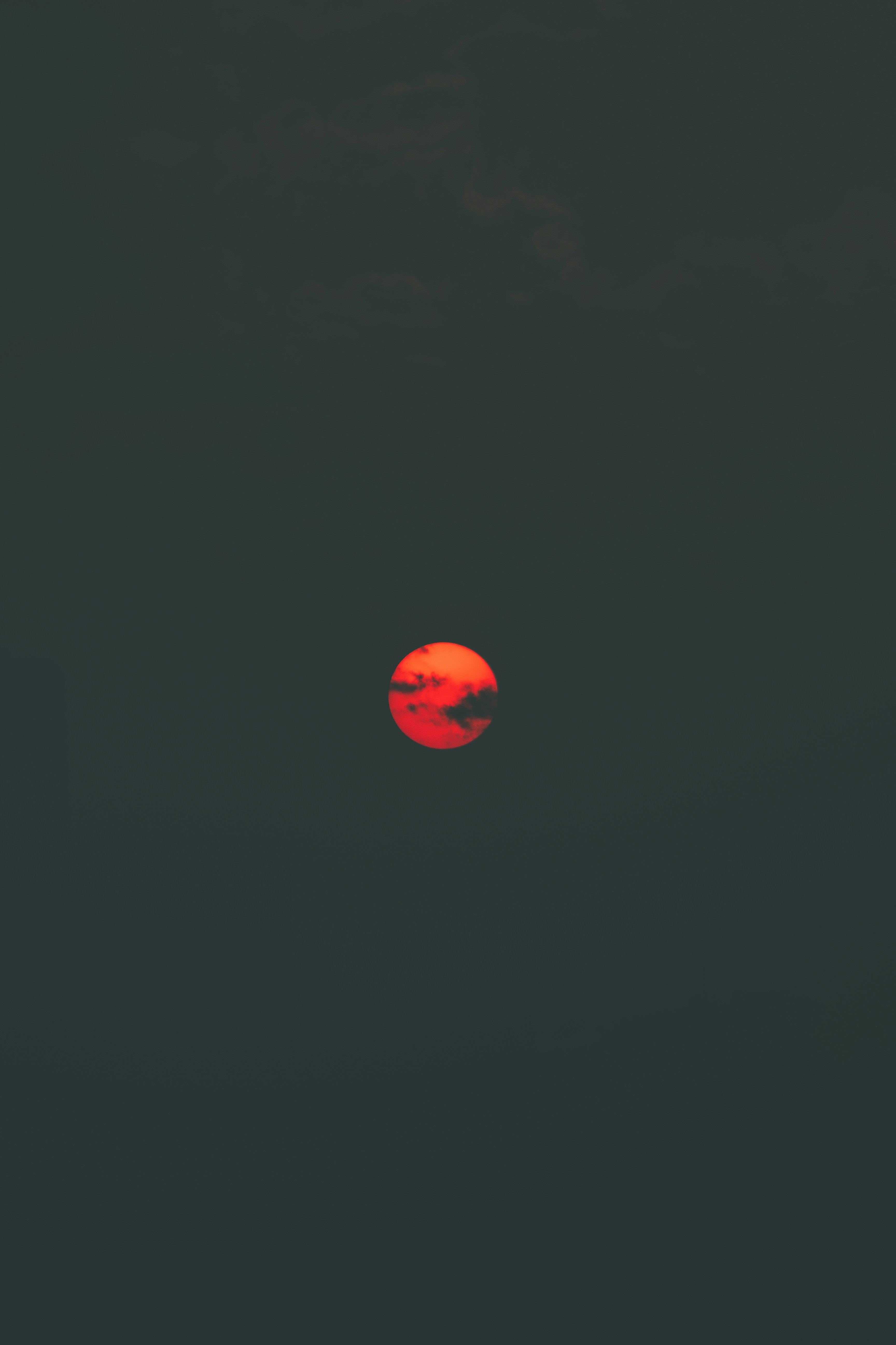 a red and white circle