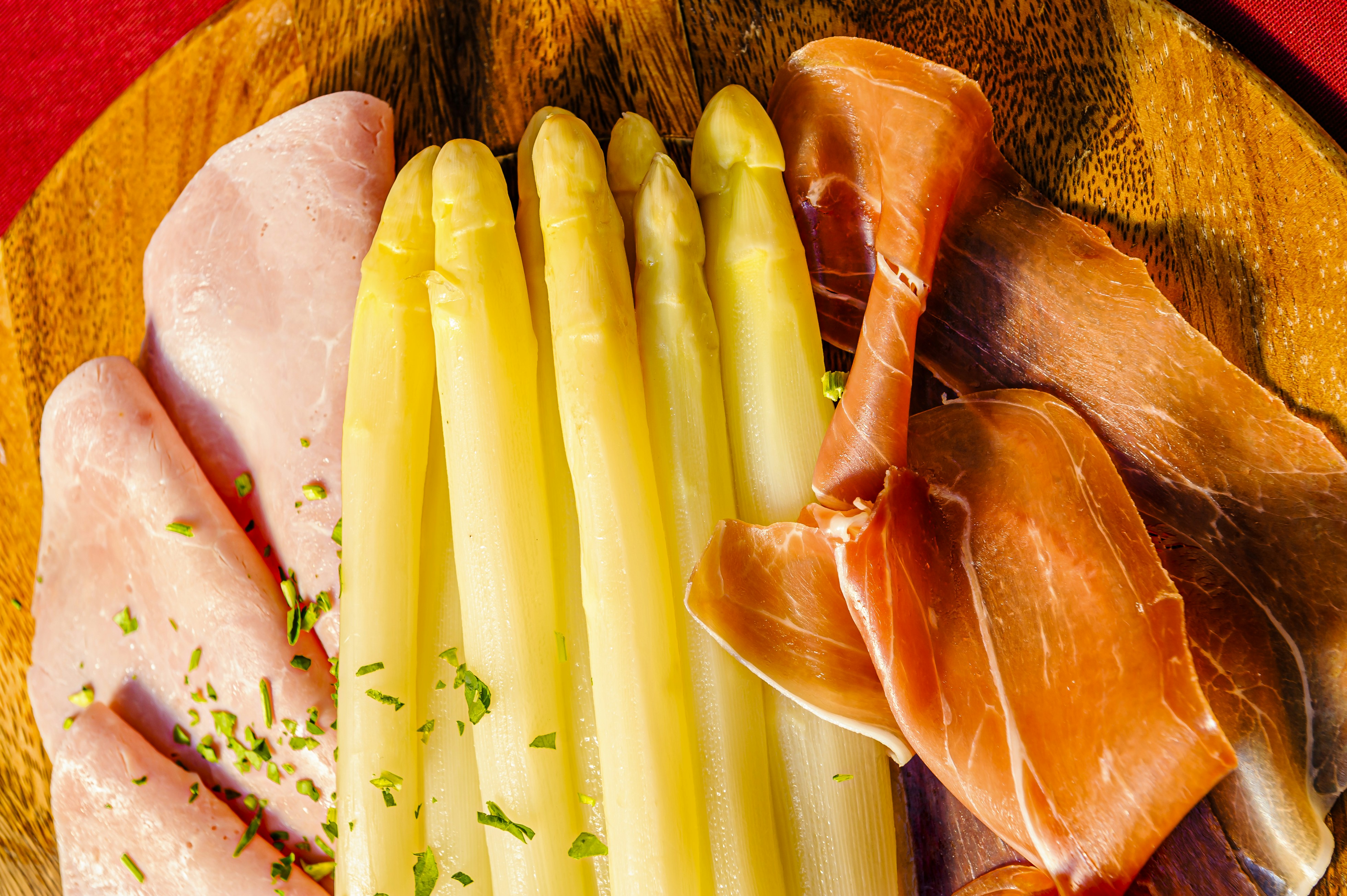 Asperges met Prosciutto en Hollandaisesaus