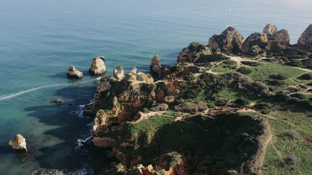 a rocky coast line