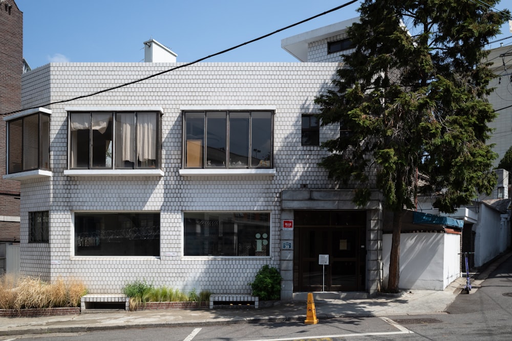 大きなレンガ造りの建物