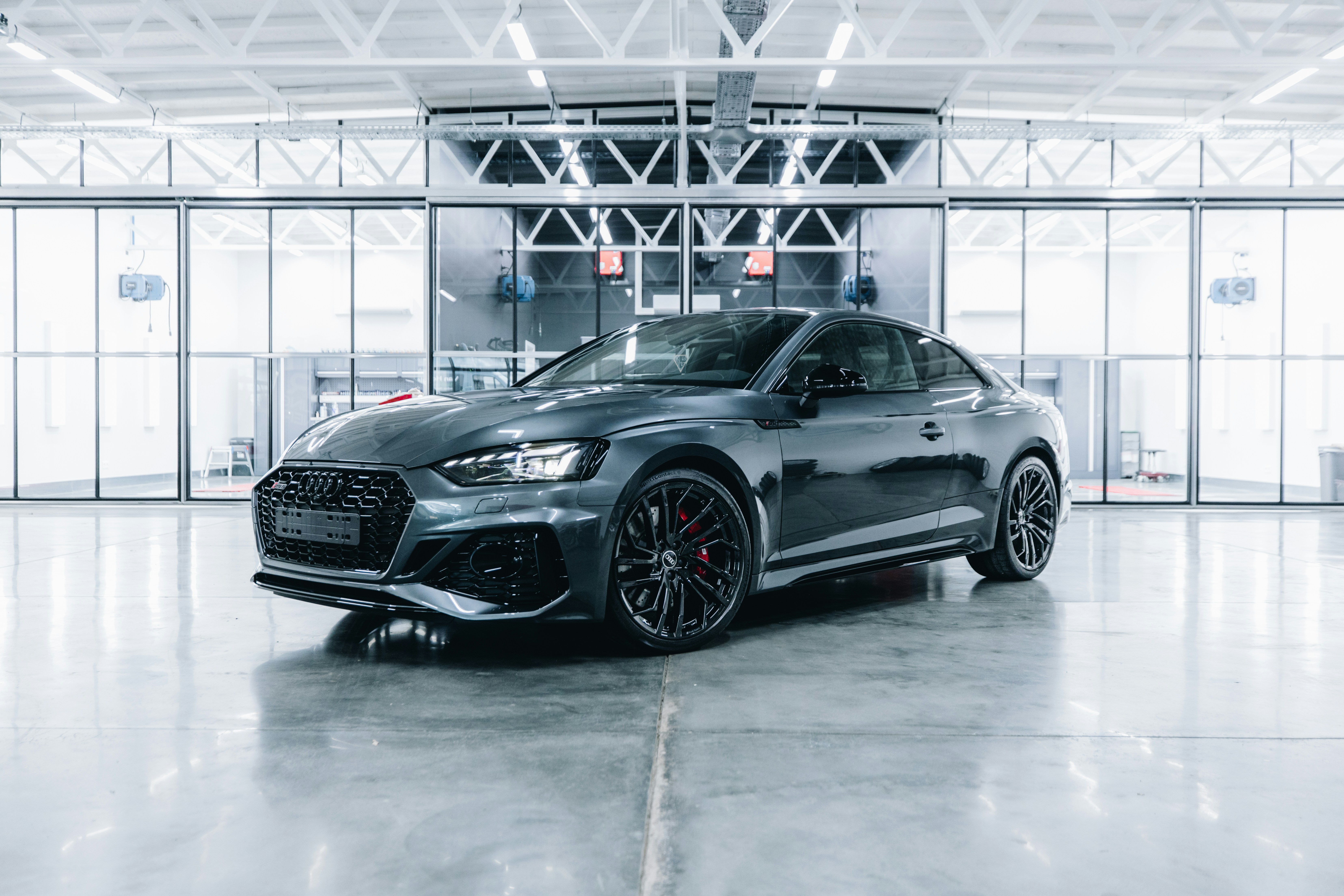 Photo by lorenzohamers