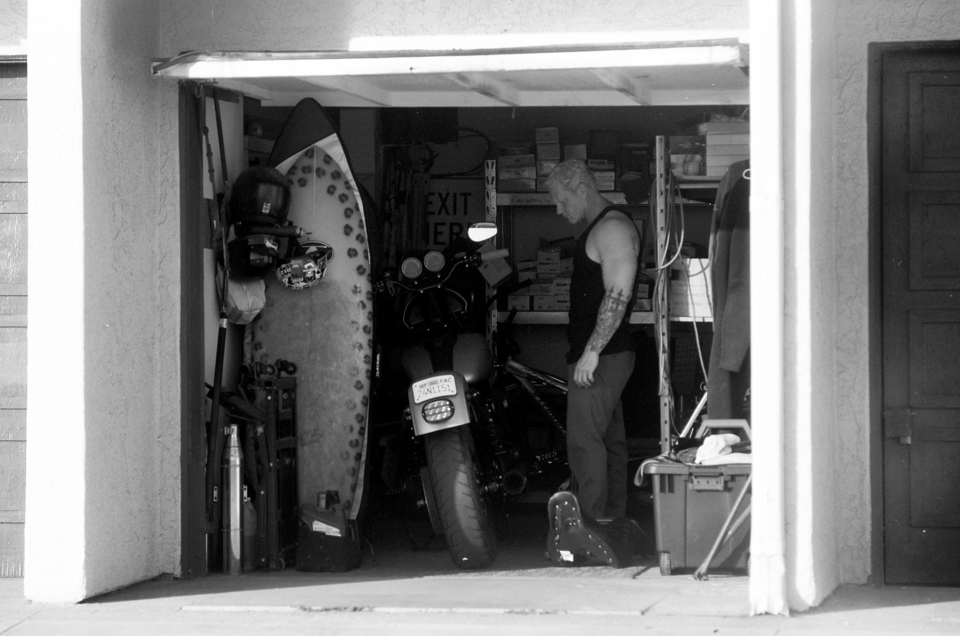 photo-1651248271817-f8a32264f5c4?ixid=M3wxMjA3fDB8MXxzZWFyY2h8MTB8fGdhcmFnZSUyMGRvb3IlMjBzZXJ2aWNlJTIwYW5kJTIwcmVwYWlyJTIwY29tcGFueXxlbnwwfHx8fDE3NTg0Mjg2NzJ8MA\u0026ixlib=rb-4.1.0