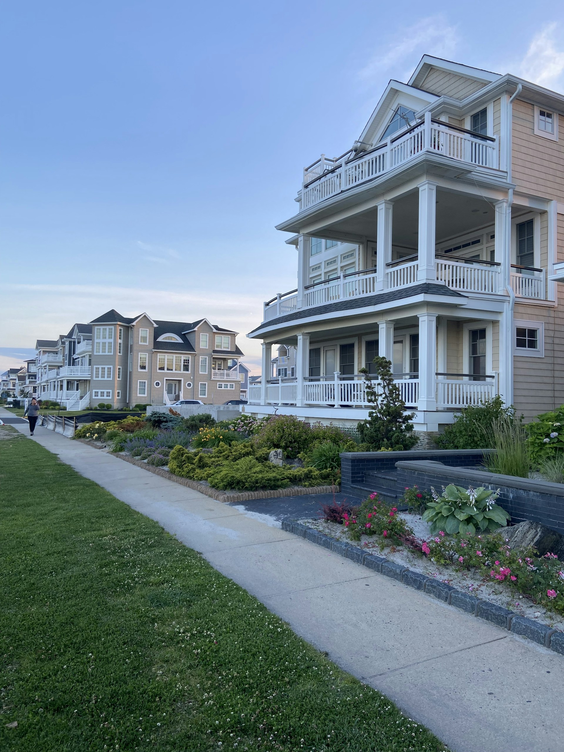 black and white bed linen