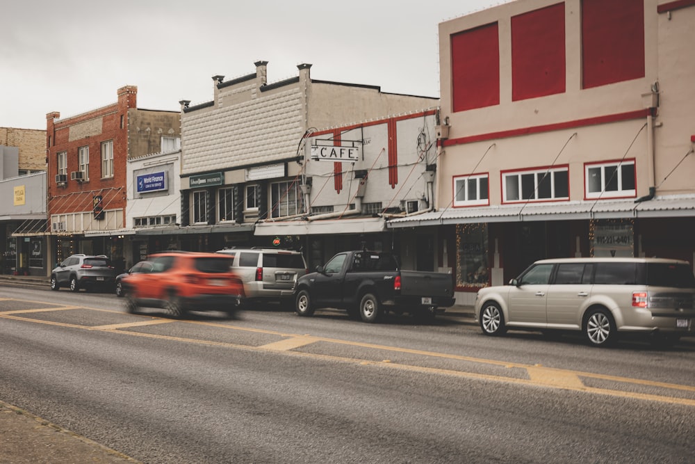 a group of cars parked in front of a building