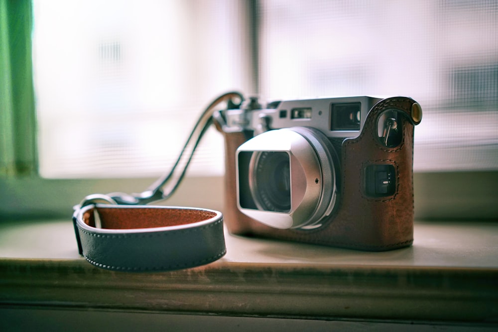 a tea kettle and a bowl