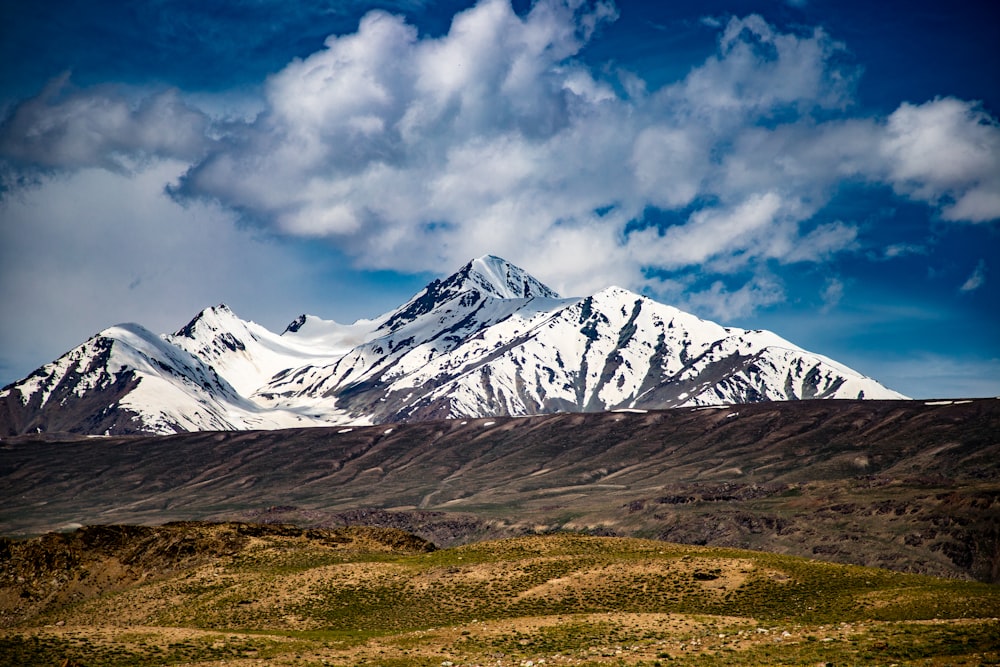 a snowy mountain range