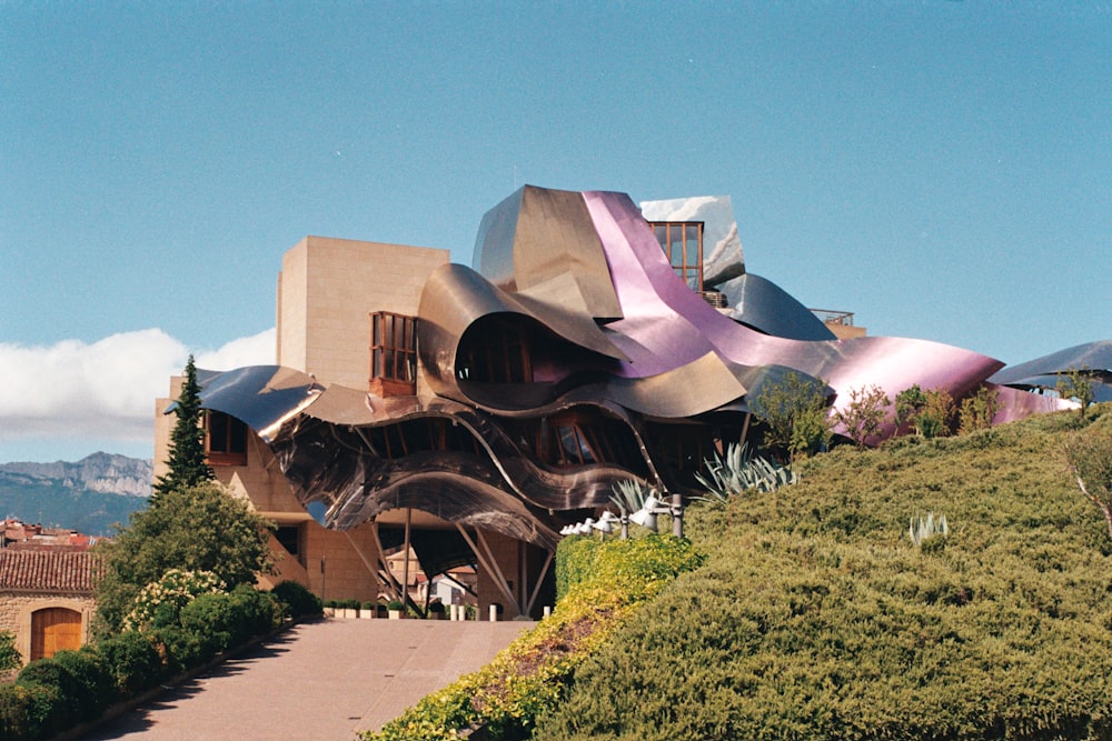 a building with a curved roof