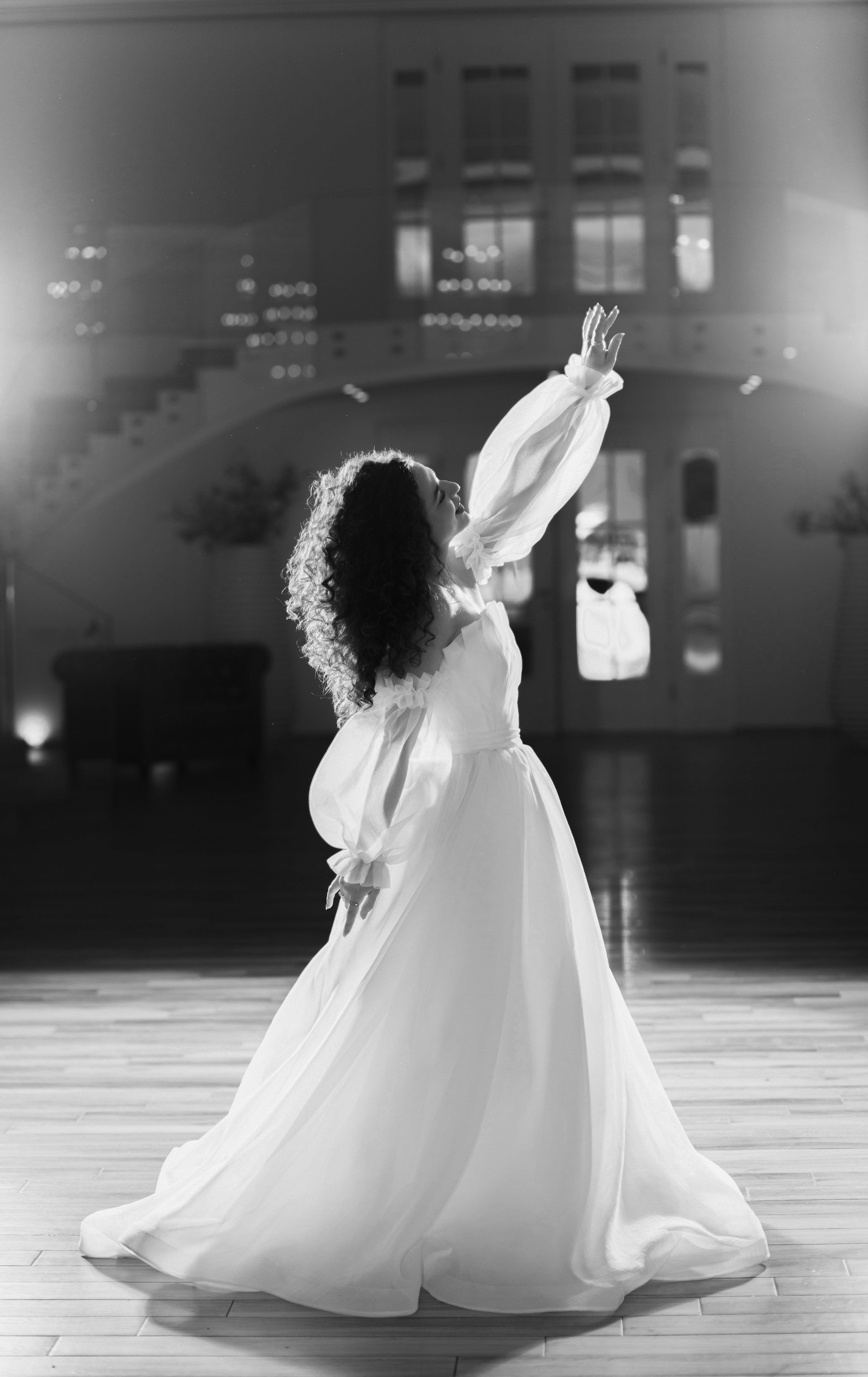 A person in a white dress photo – Free Fashion Image on Unsplash