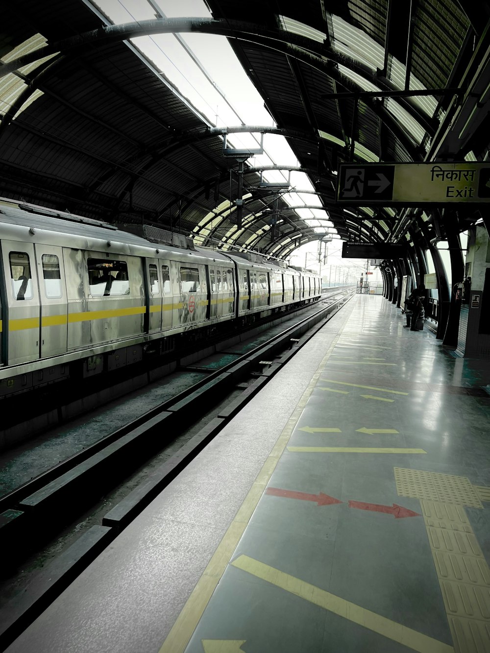 a train pulling into a train station