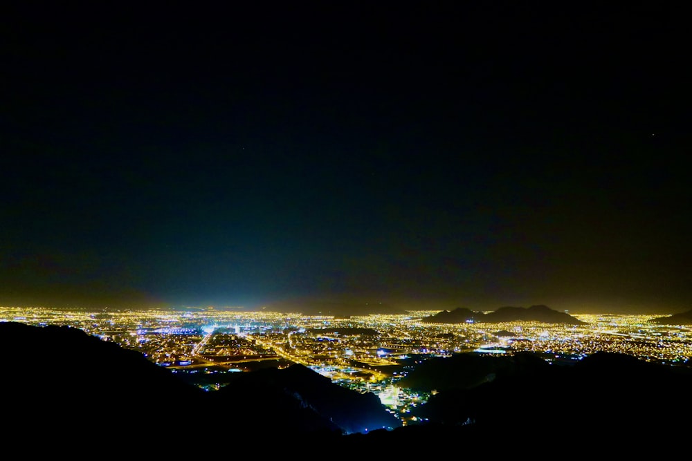 Une ville la nuit