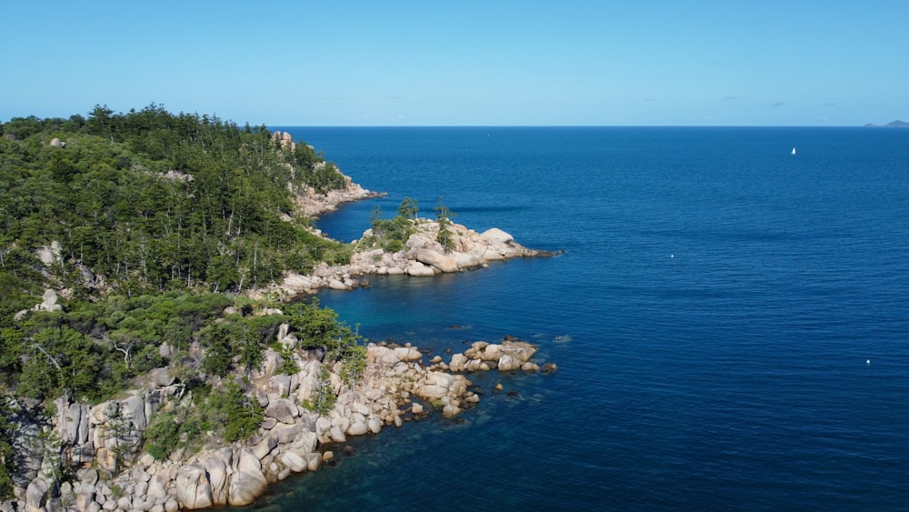 a rocky coast line