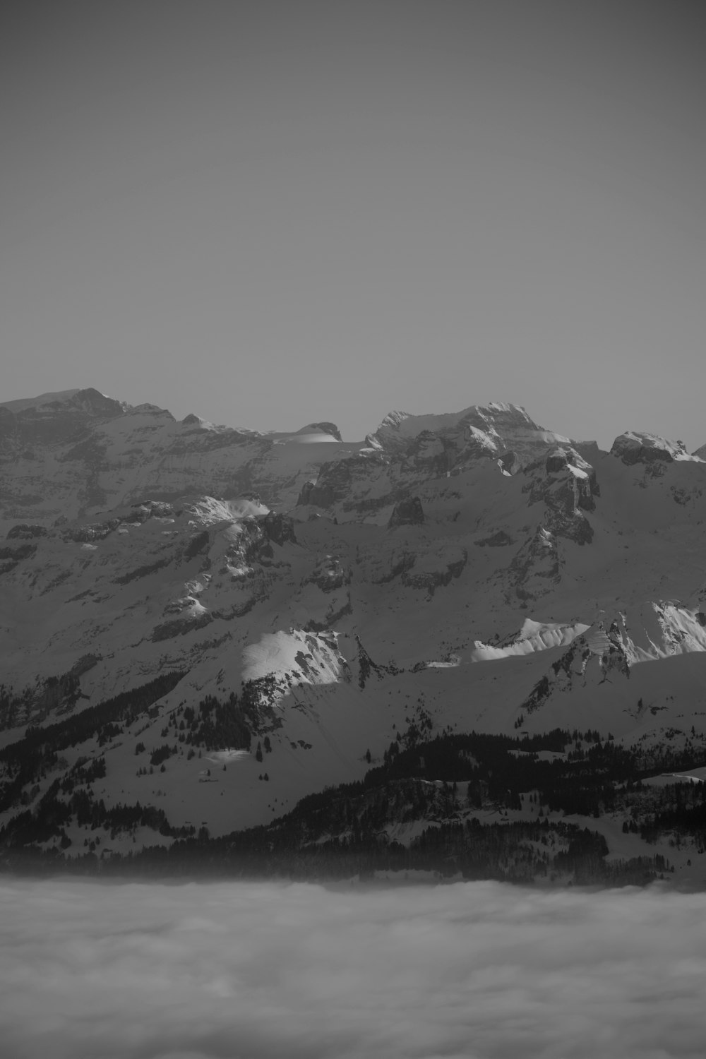 a snowy mountain range