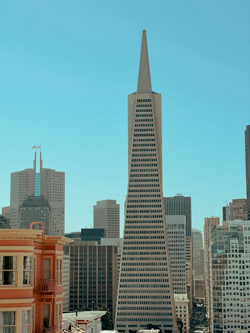 a tall building in Transamerica Pyramid