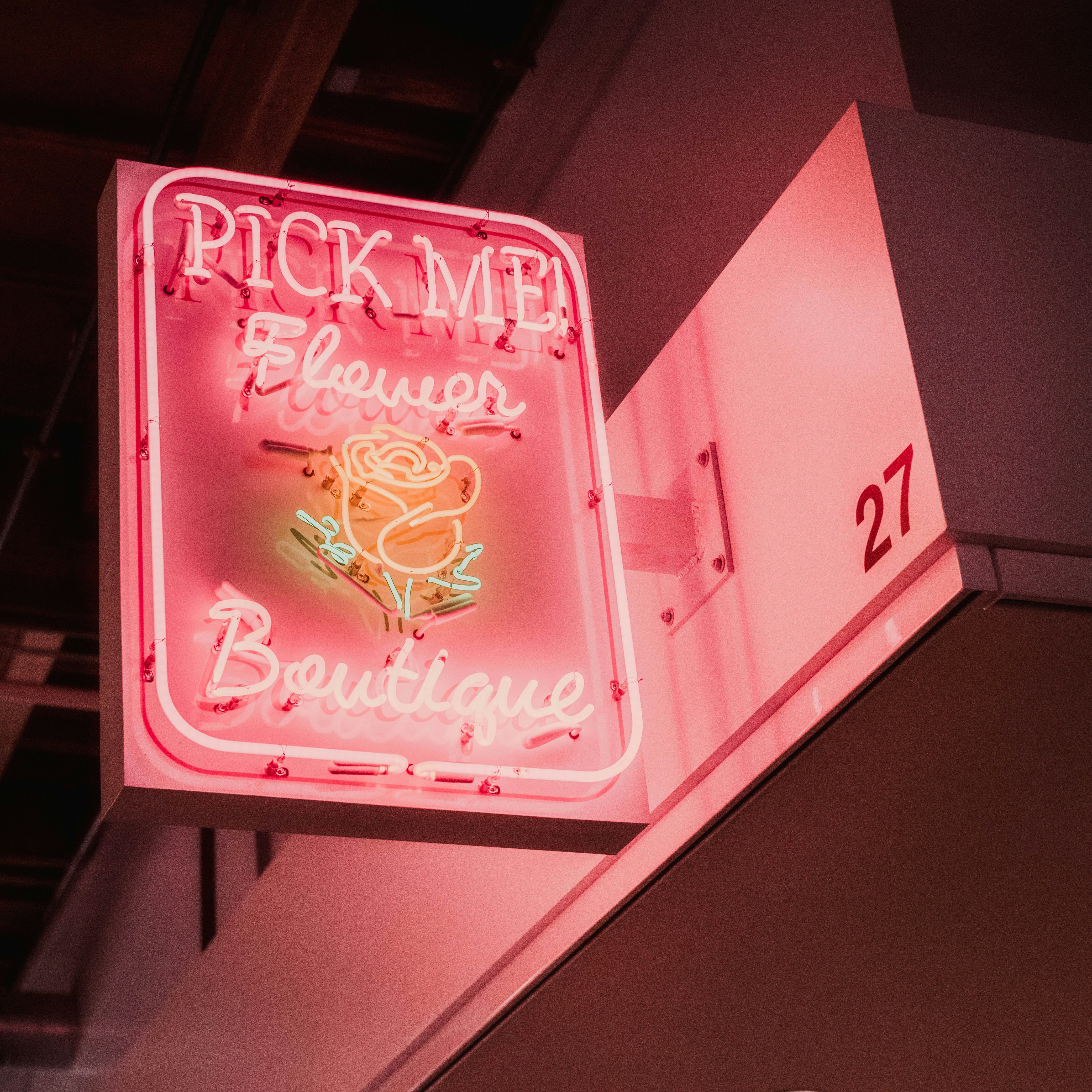Quelques boîtes roses