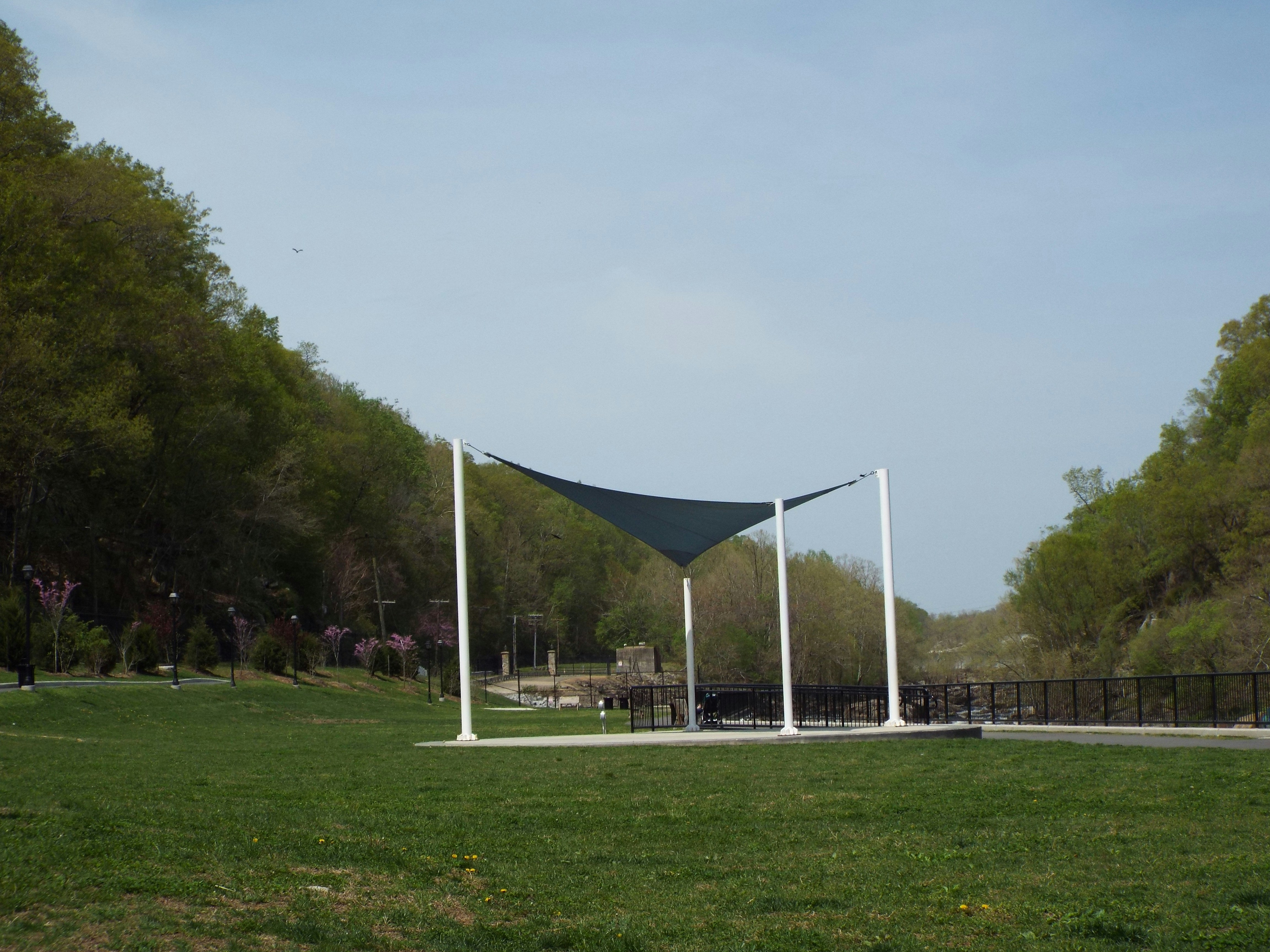 Ejecución de un tiro de esquina en un estadio lleno