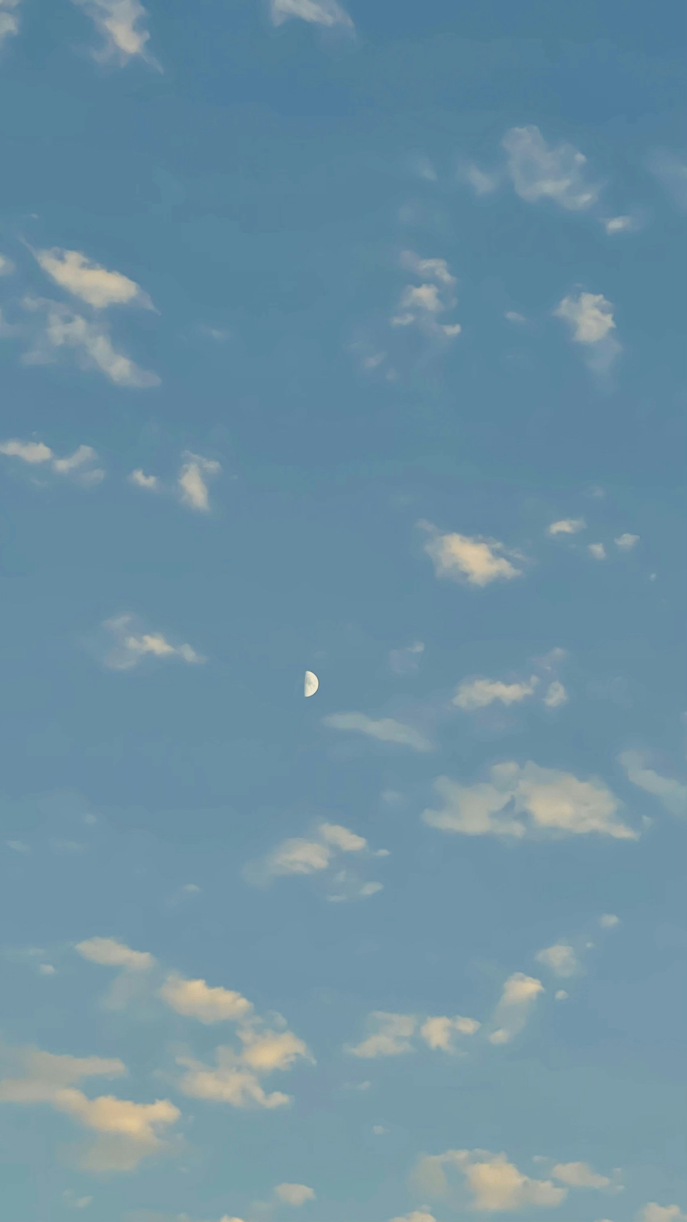 Photo by itsatheerkh