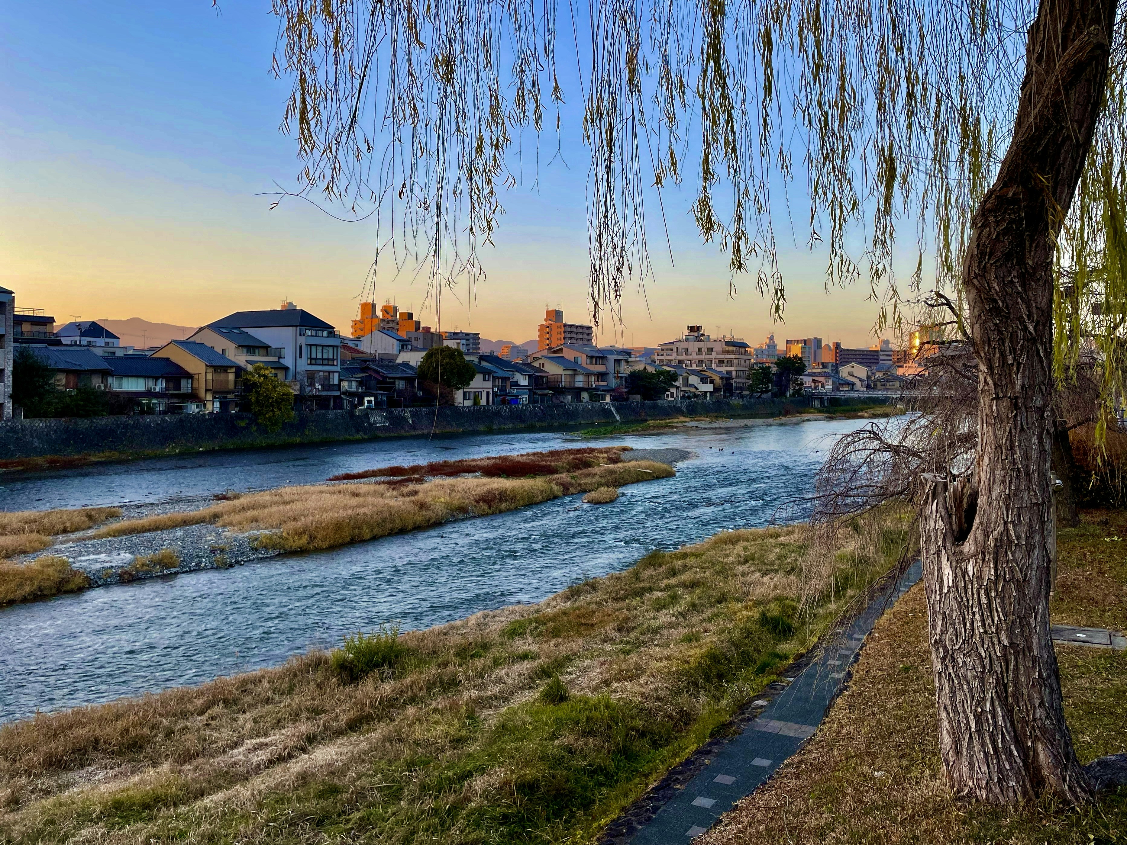夕暮れの川のイメージ