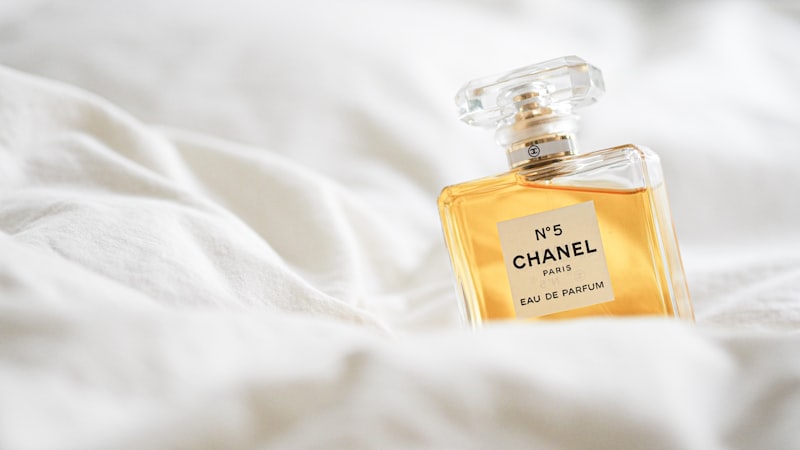 CHANEL N°5 の香水ボトル