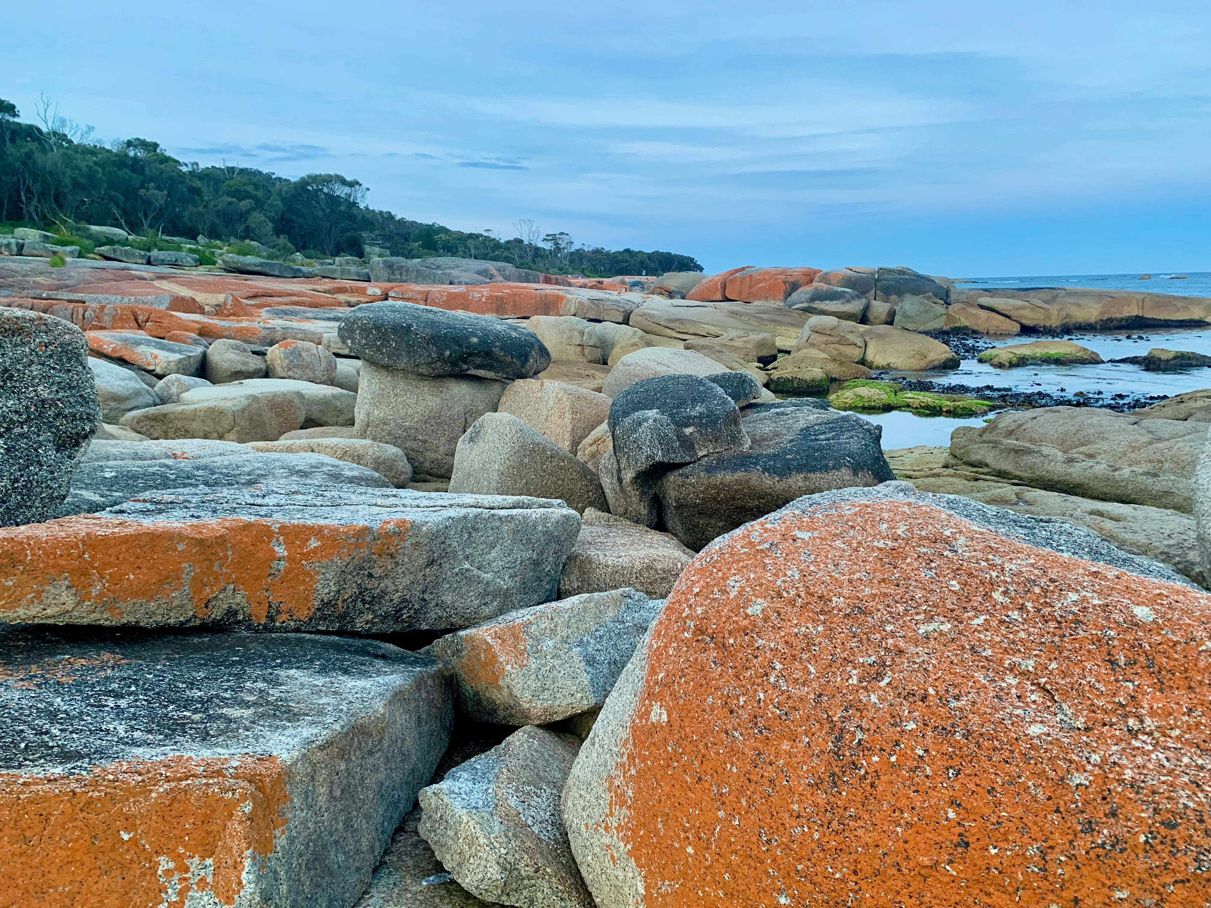 eine große Gruppe von Felsen