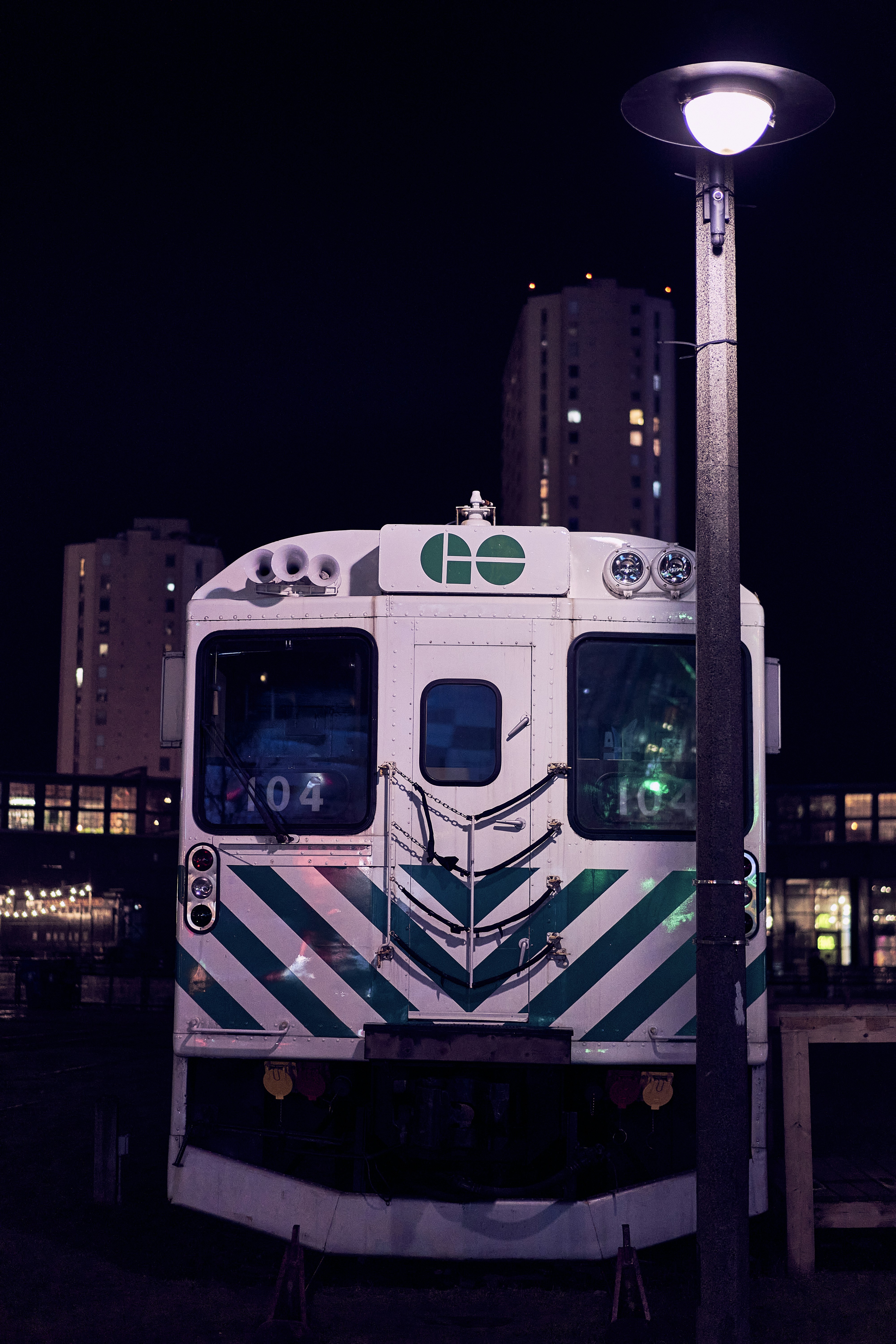 Un train sur les rails photo – Photo Former Gratuite sur Unsplash
