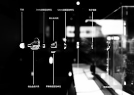 An infographic illustrating adaptive noise cancellation technology.
