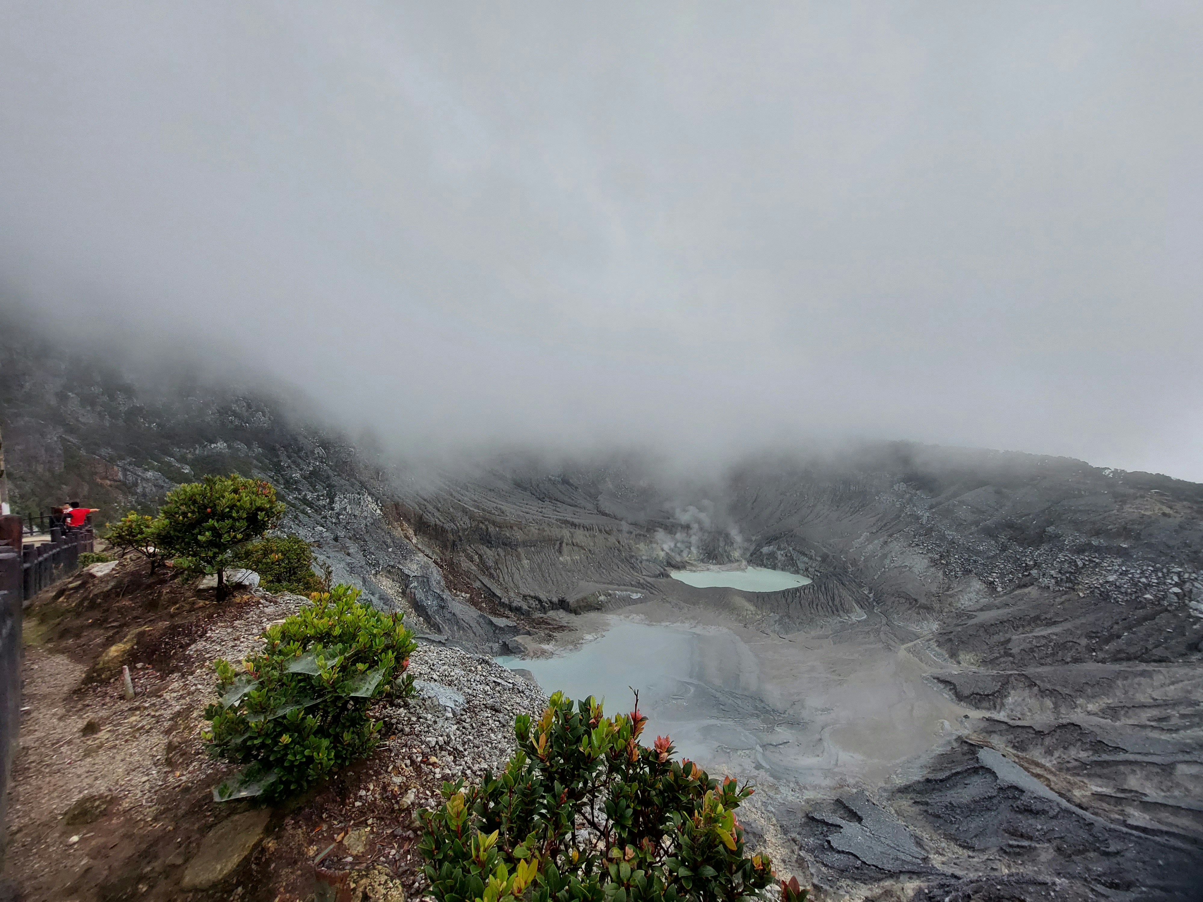 Kawah Tangkuban Perahu Bandung — gunung berapi aktif yang ikonik