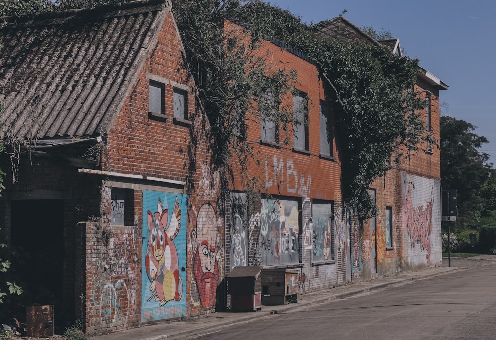 a building with graffiti on it