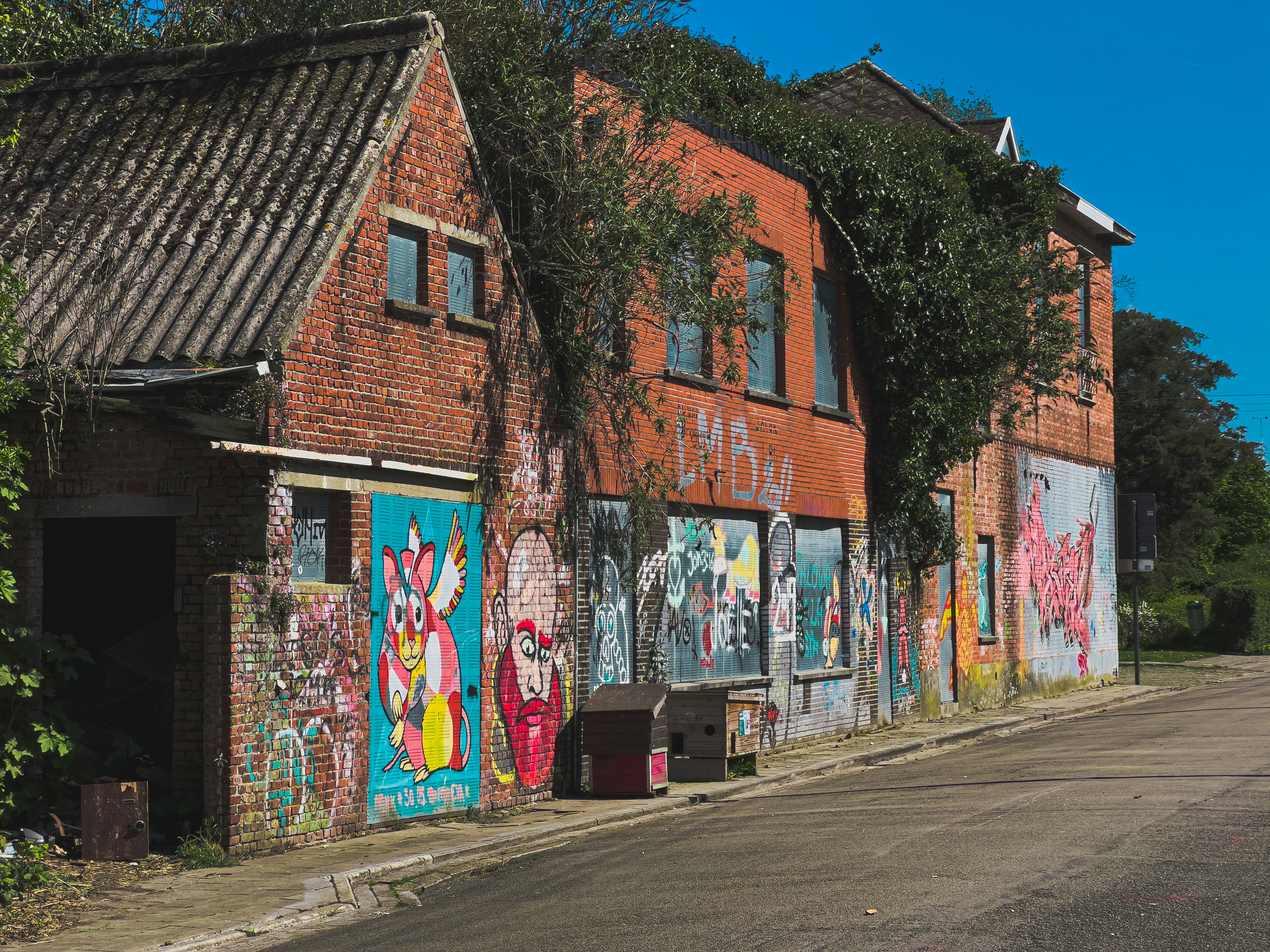 a building with graffiti on it