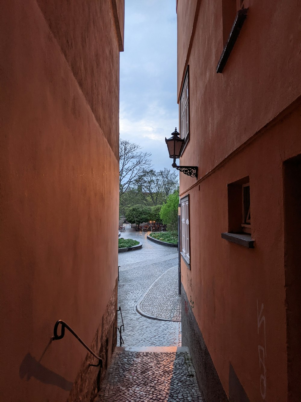 a narrow alley between two buildings