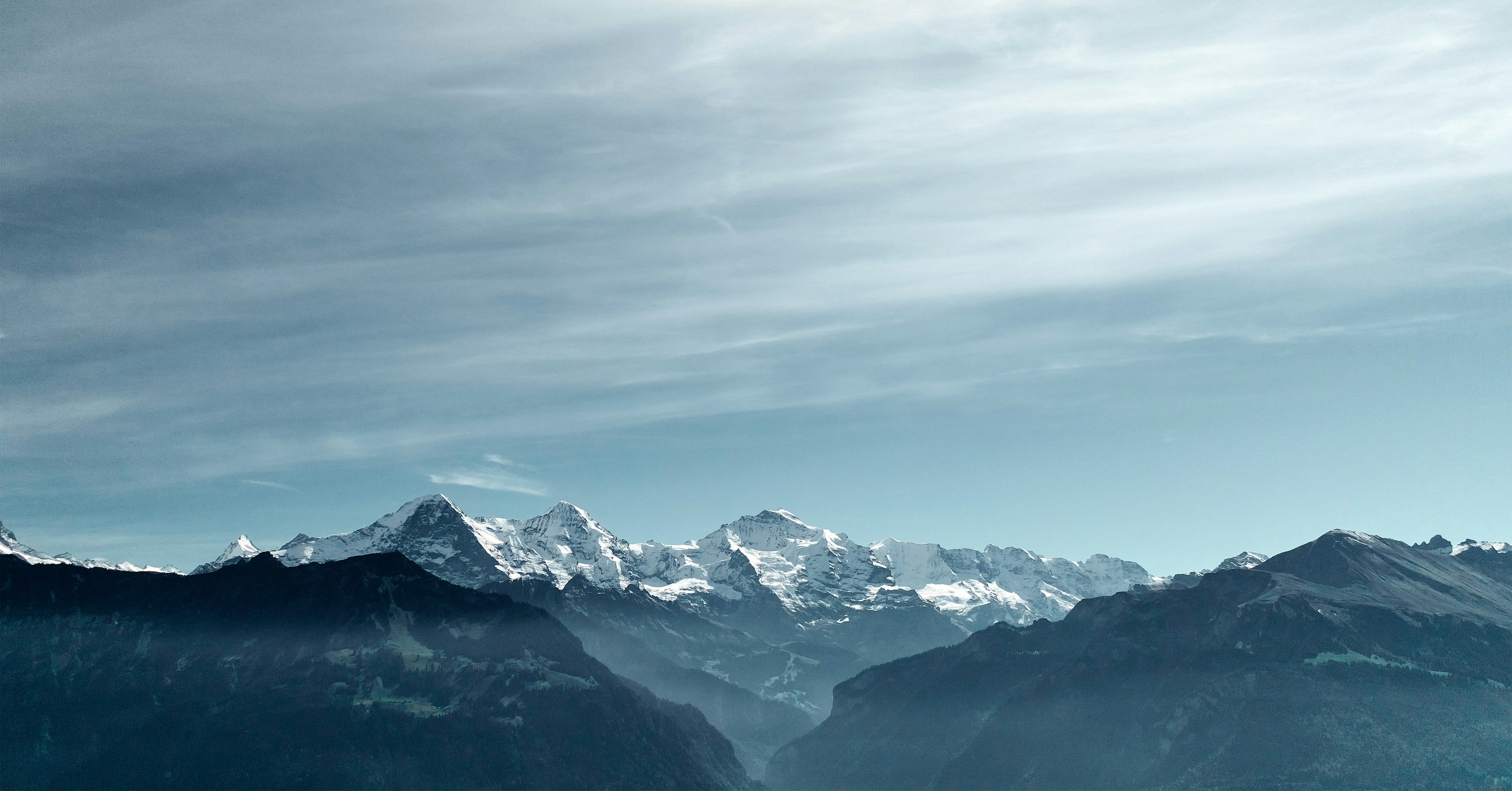 a snowy mountain range