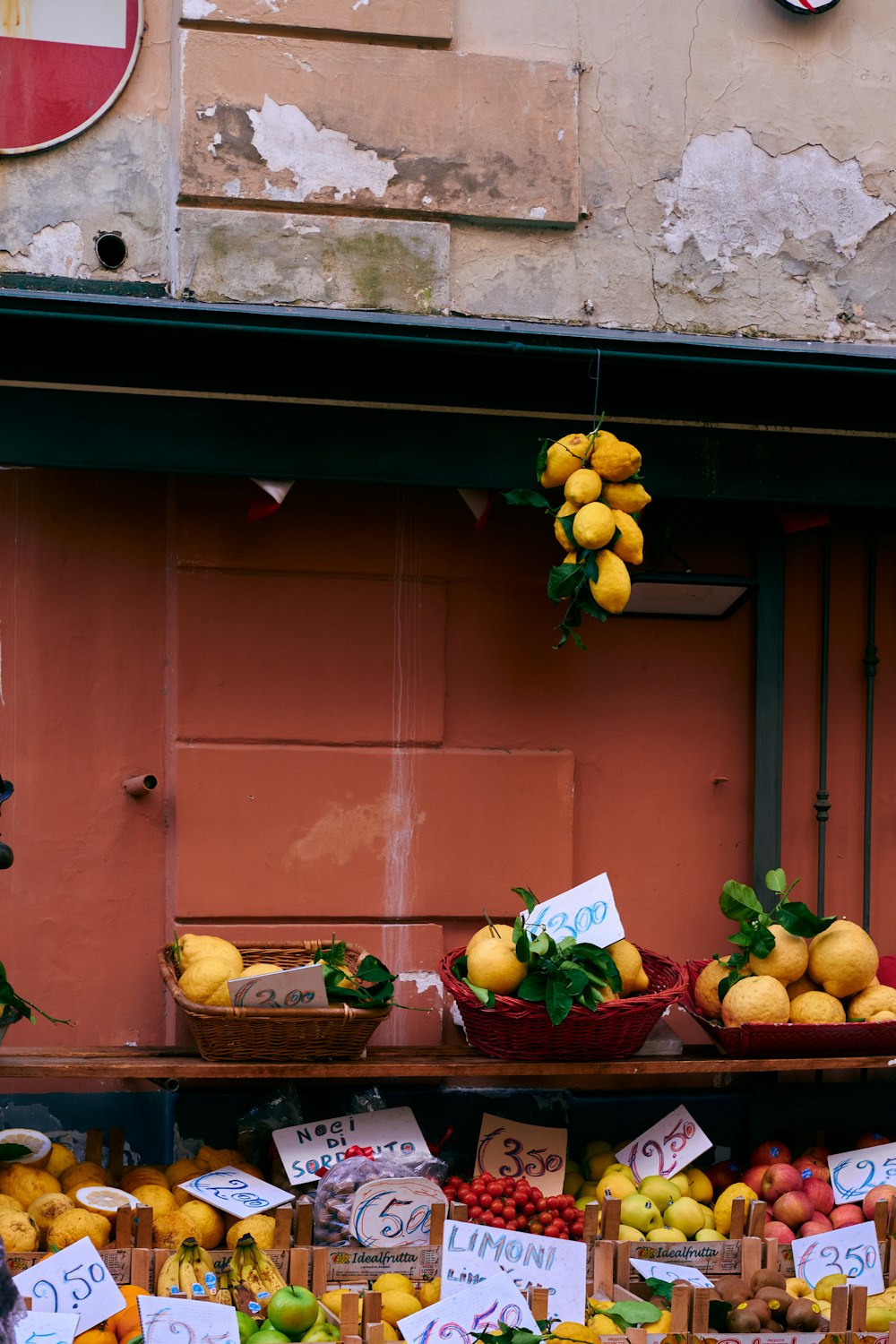 a fruit stand with fruits