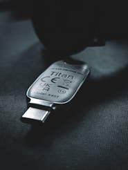 A secure USB drive surrounded by icons representing fire, water, and theft protection.