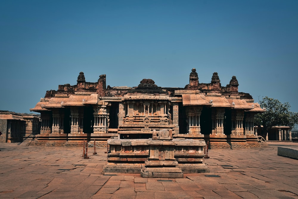 a large building with many pillars