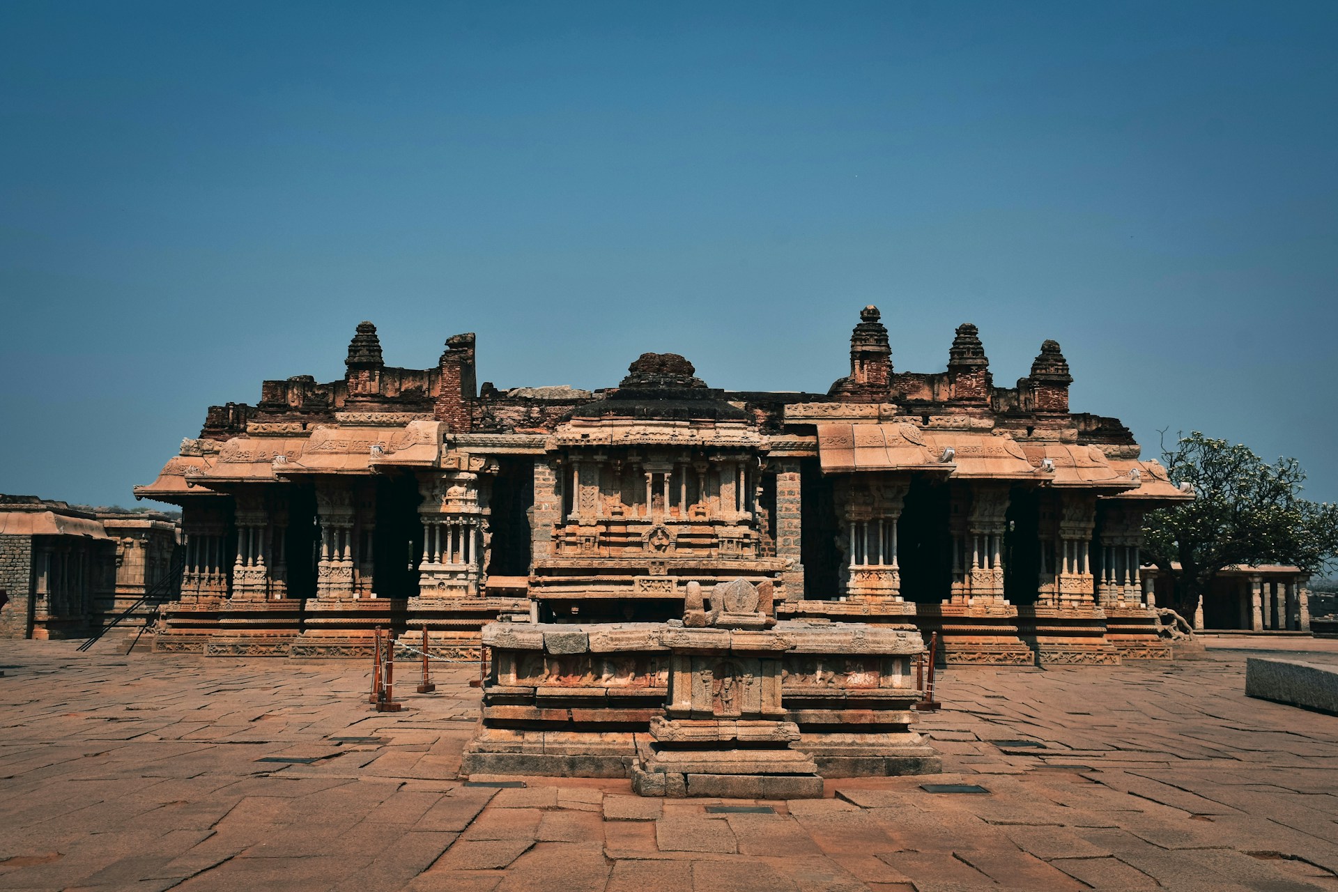 a large building with many pillars