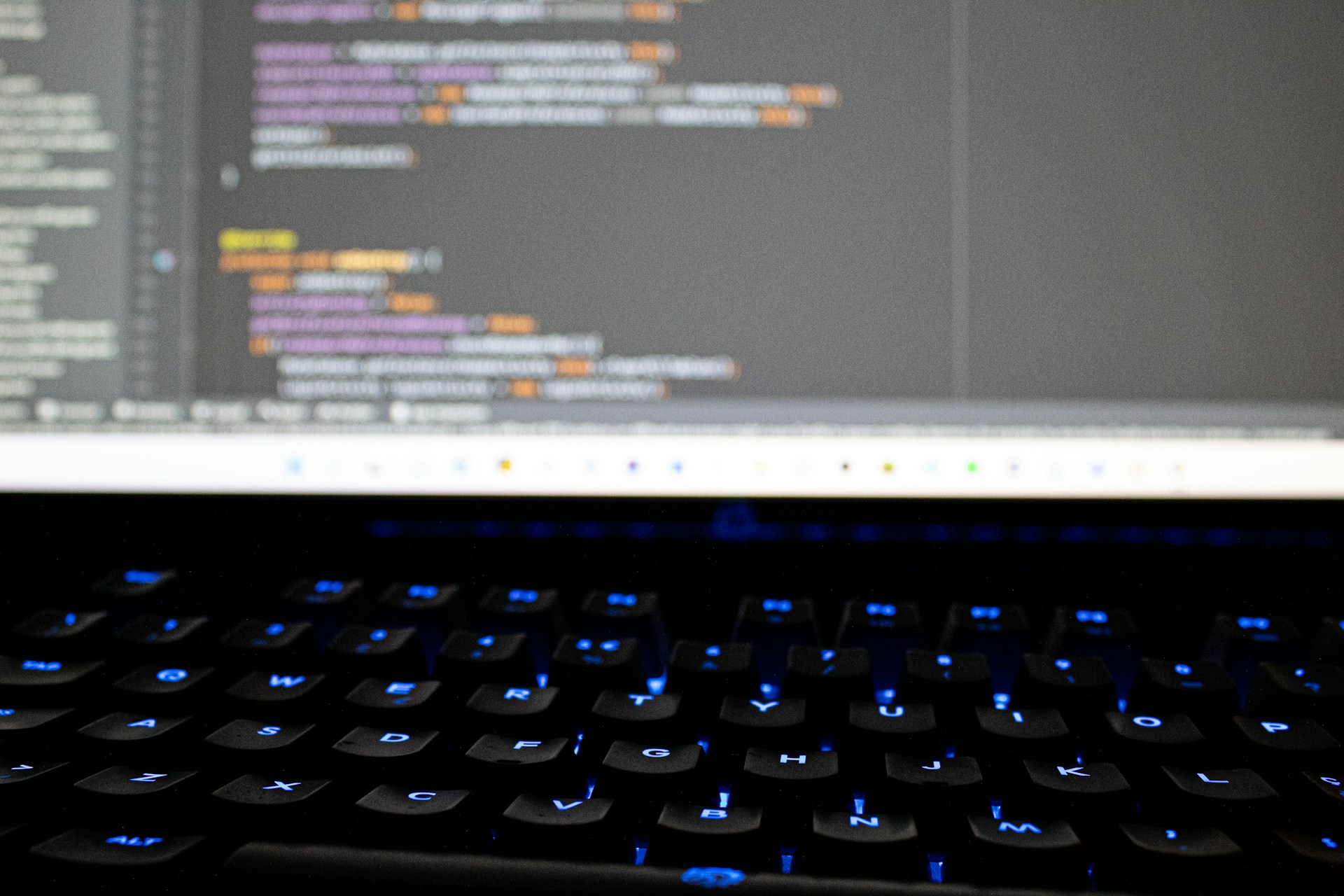 gray computer monitor