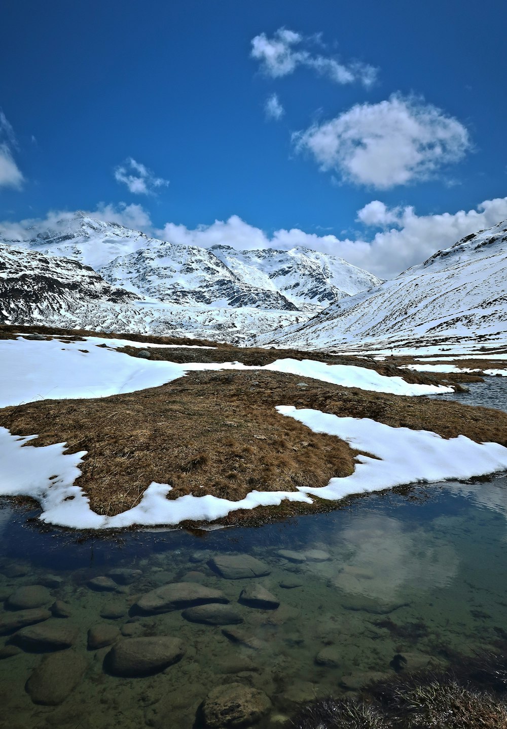 a snowy mountain range