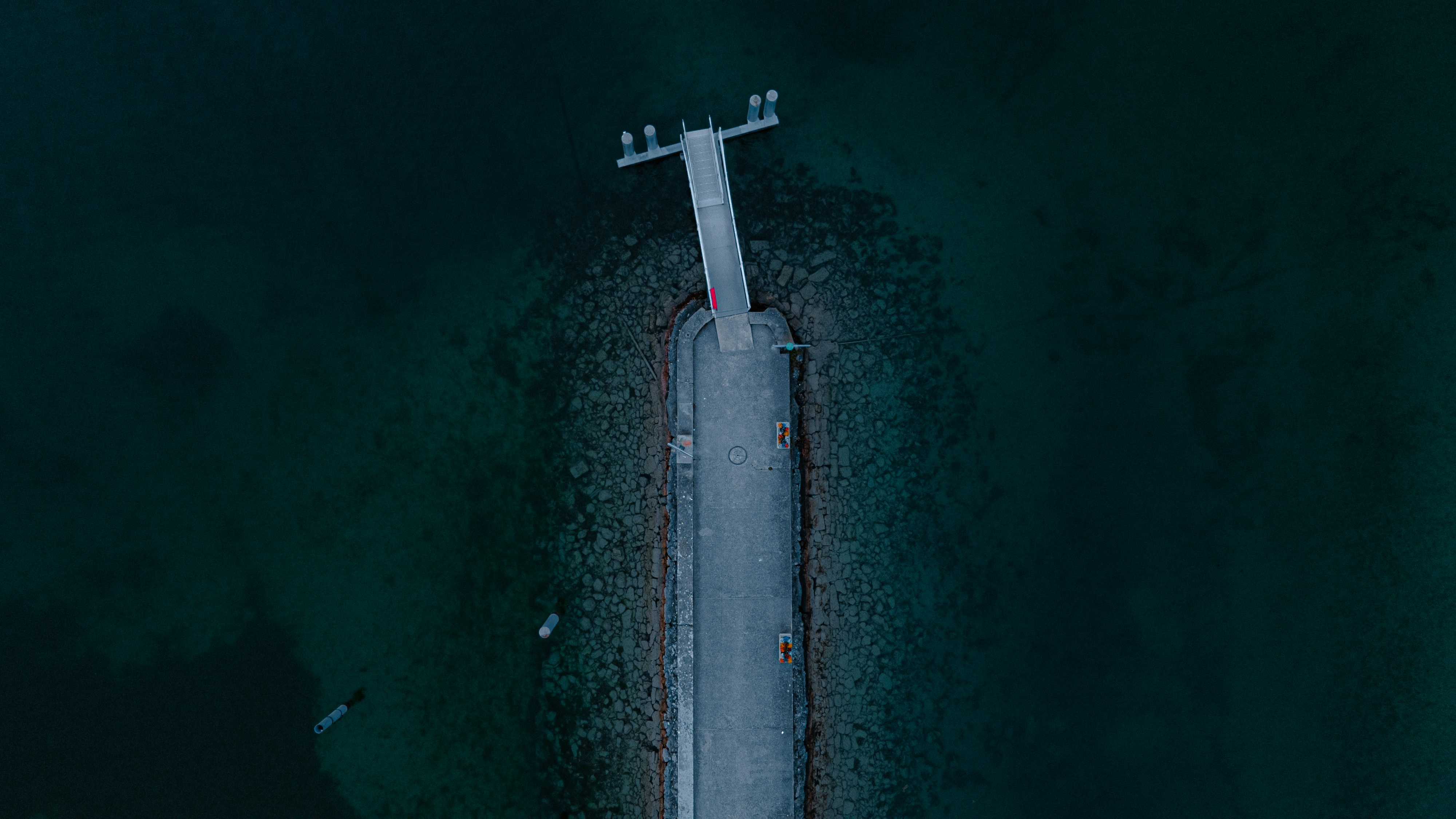 Photo by luca_herren