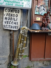 A vintage microphone and a signed guitar from Little Tony's collection displayed on a wooden table.