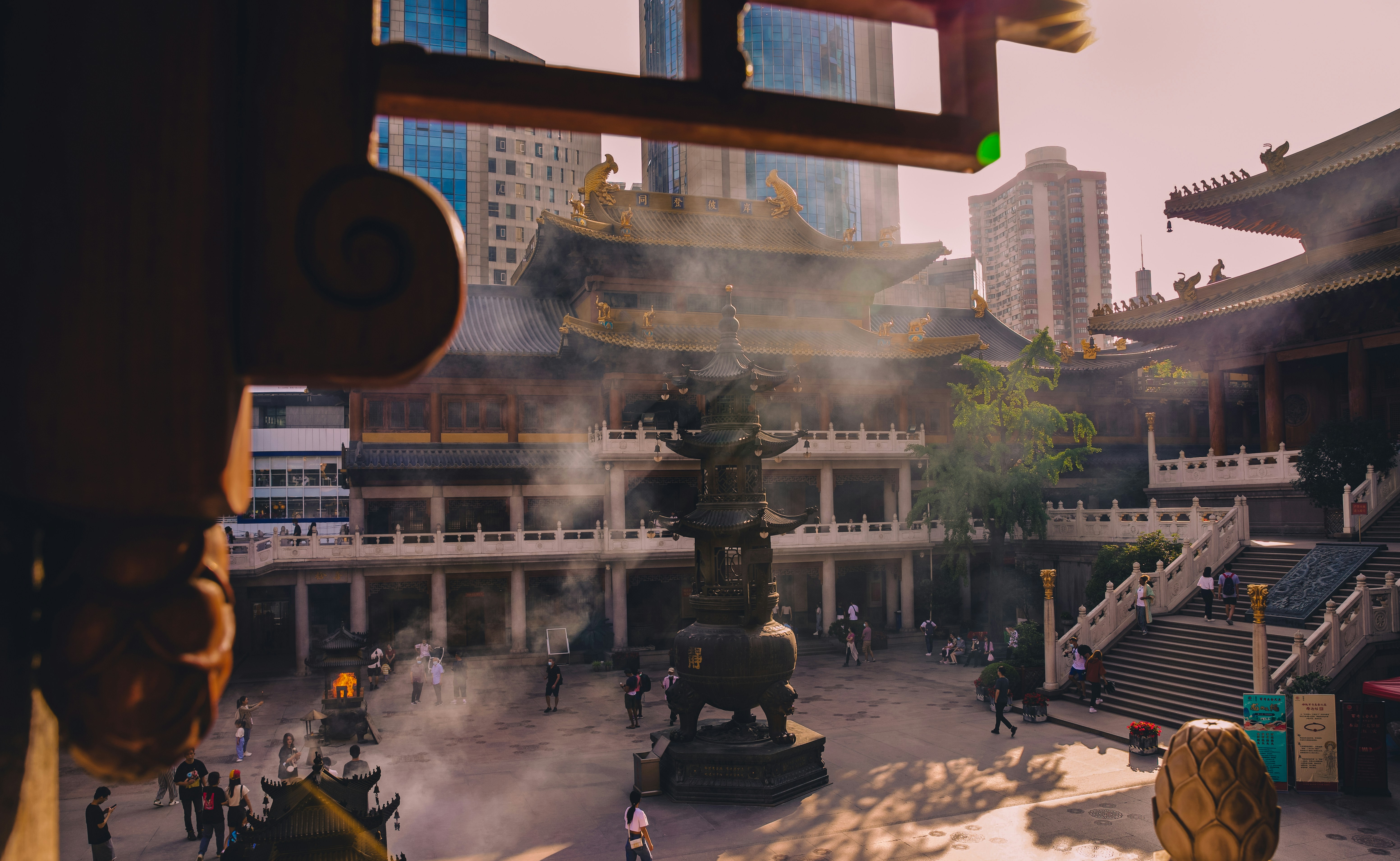 A statue in a city photo – Free Grey Image on Unsplash