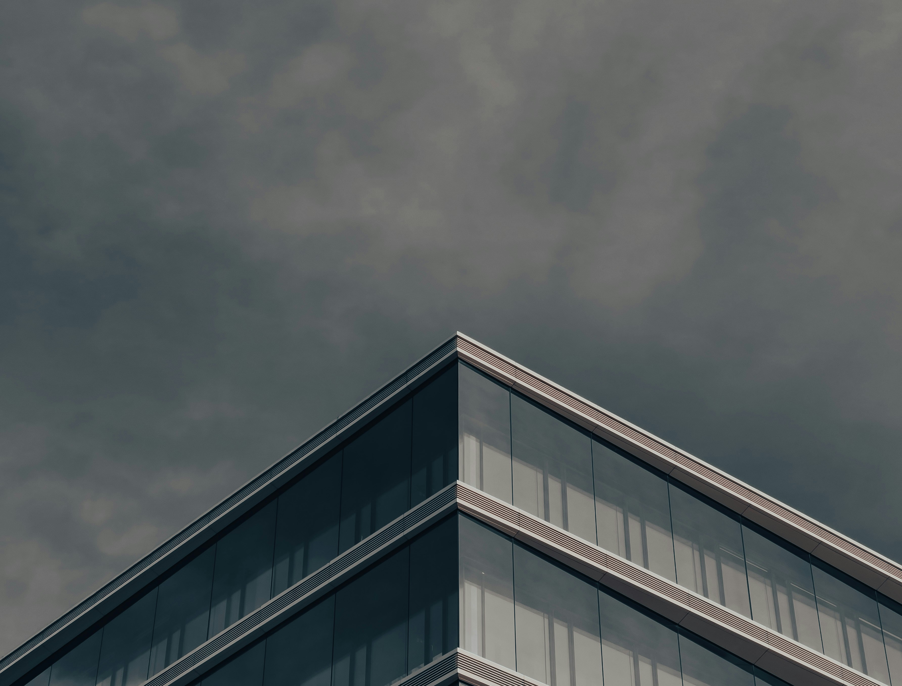 a large building on a cloudy day