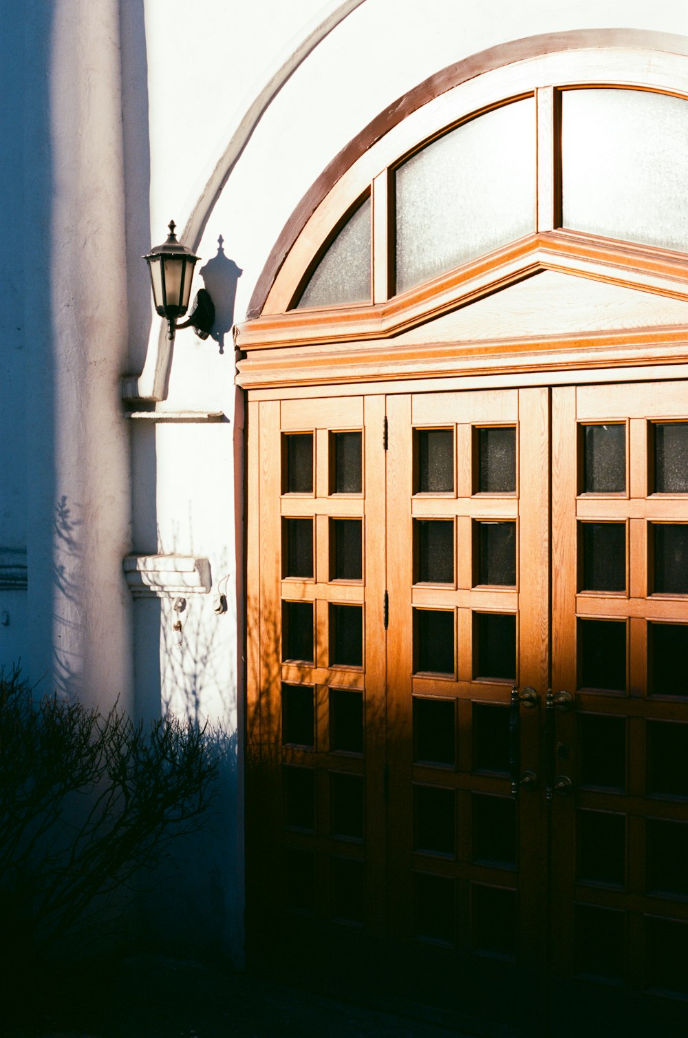 a building with a large arched window