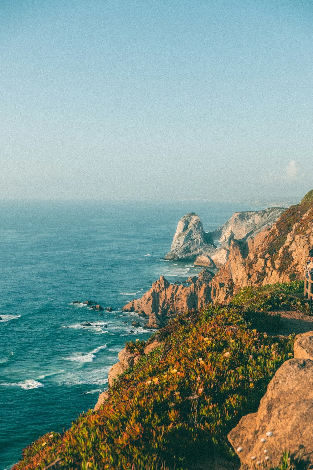 a rocky coast line